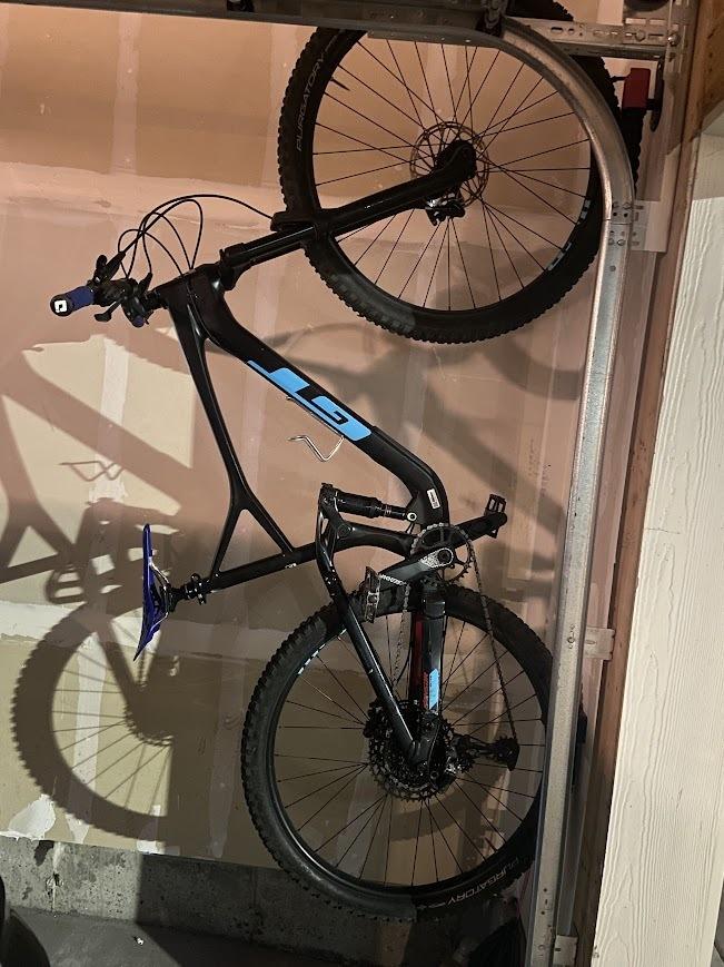 2019 GT Bicycles Sensor Elite Black