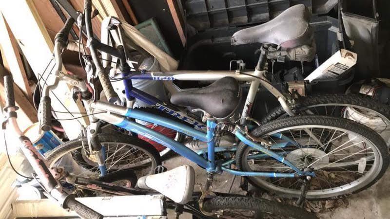 Trek 820 Silver or Gray and Blue
