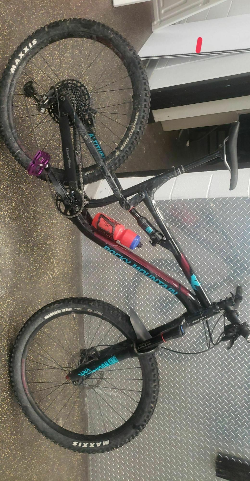 2018 Rocky Mountain Bicycles Altitude alloy 30 Black, Teal, and Red