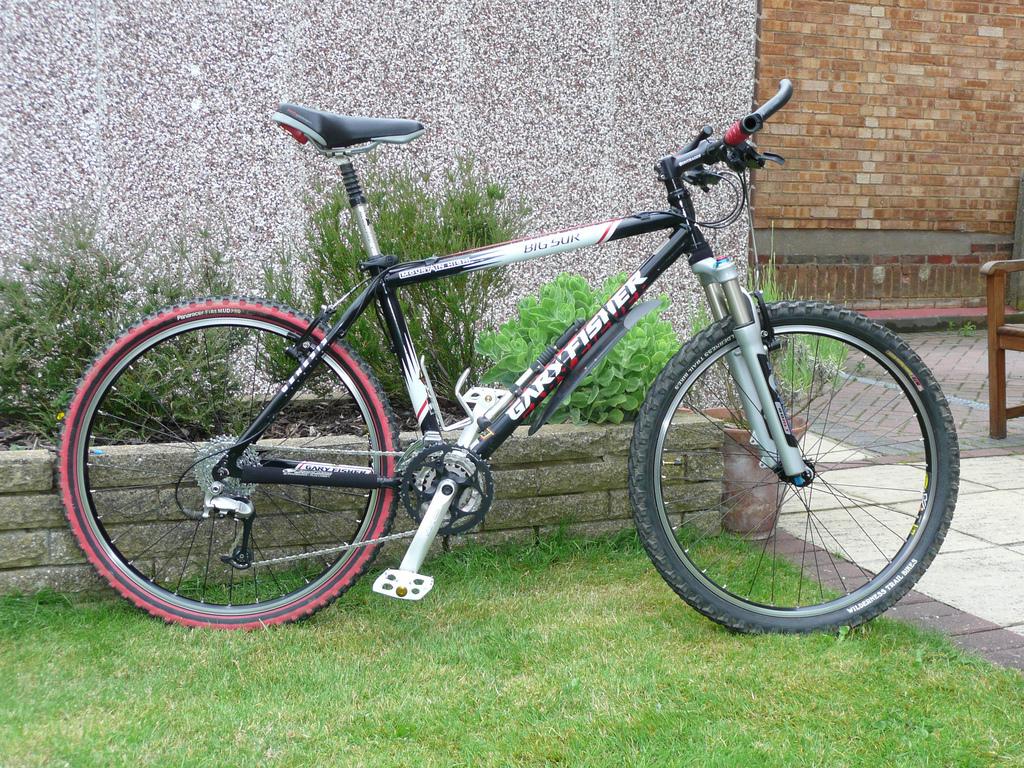 1999 Gary Fisher  Black and White