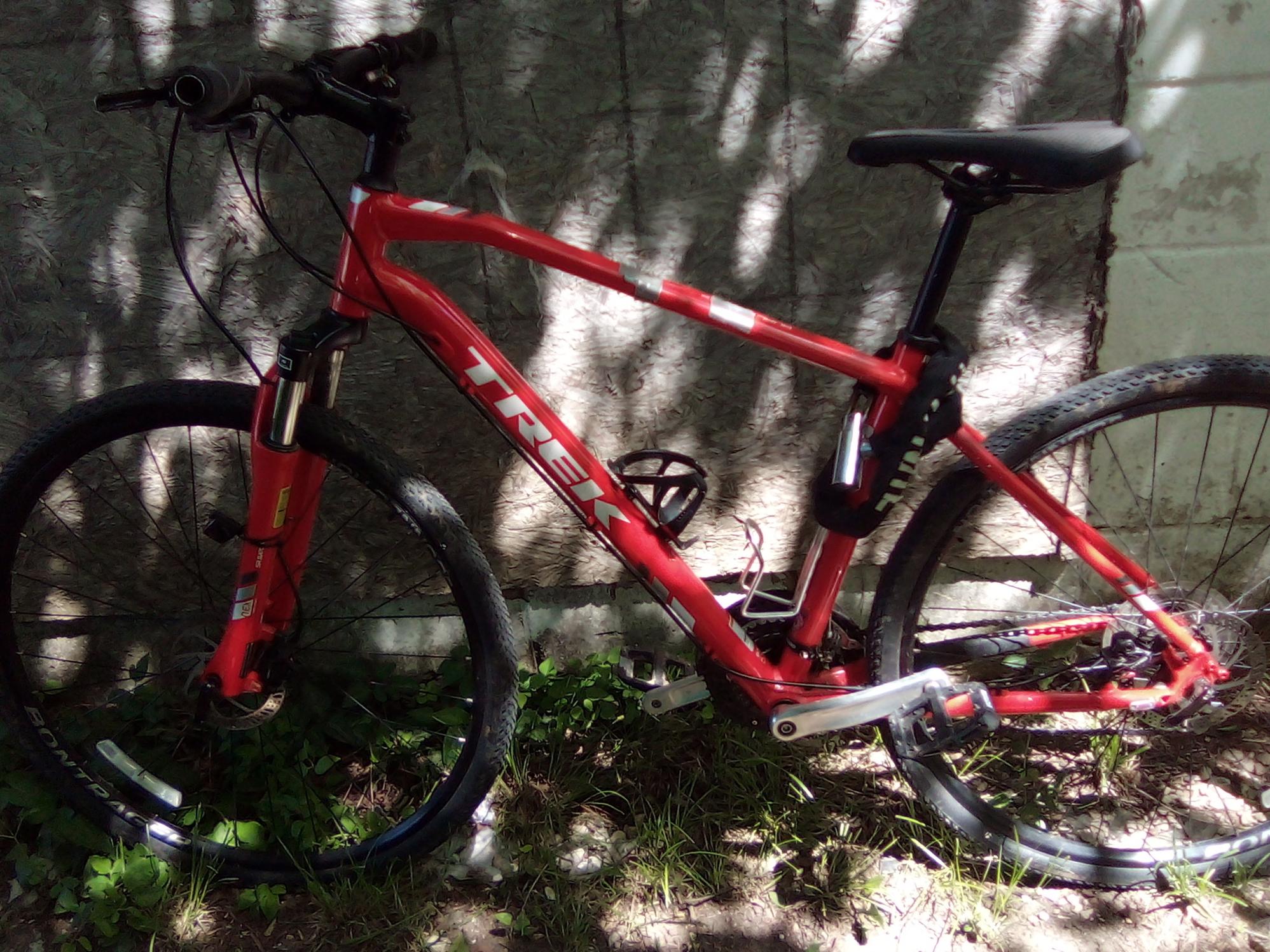 Trek Dual Sport 2 Red and White