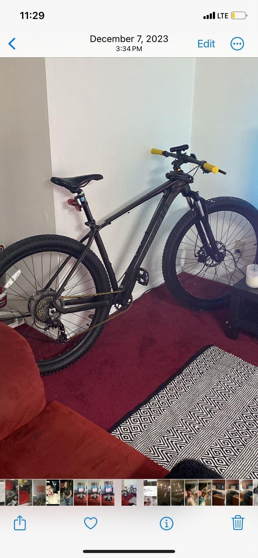 2023 Schwinn Alumonium Black