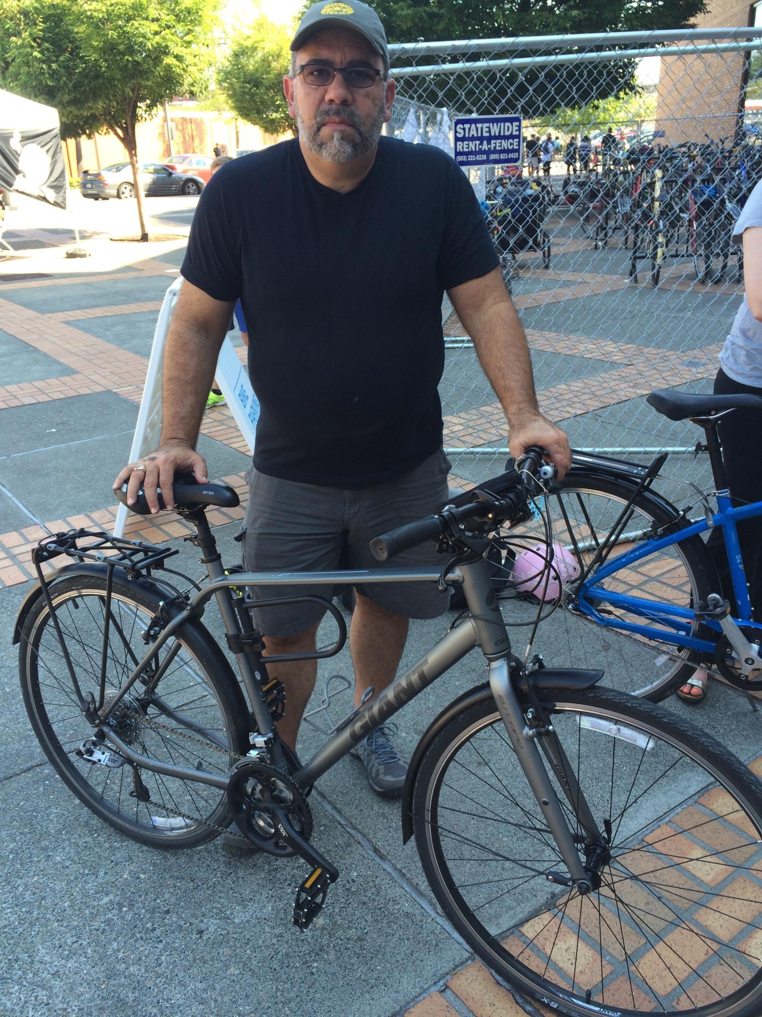 Giant Escape 1- 2011 Silver or Gray