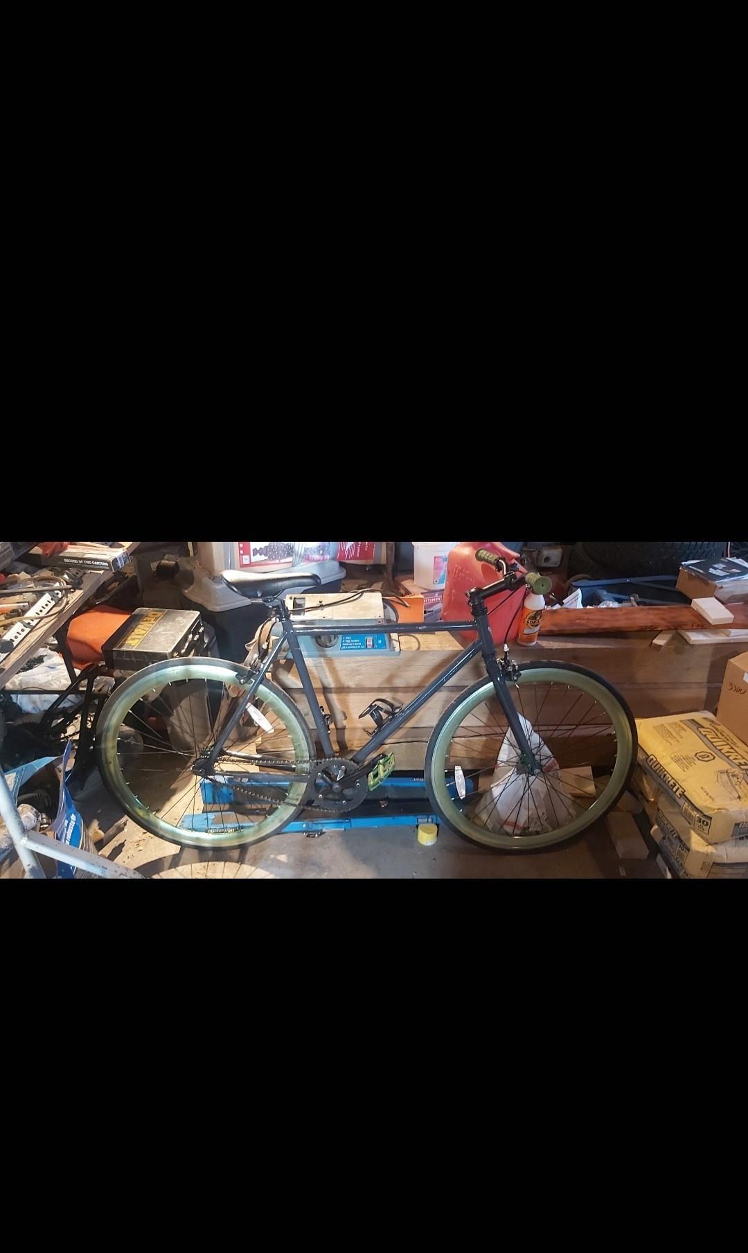 2019 Vilano Rampage Silver, gray or bare metal and Green