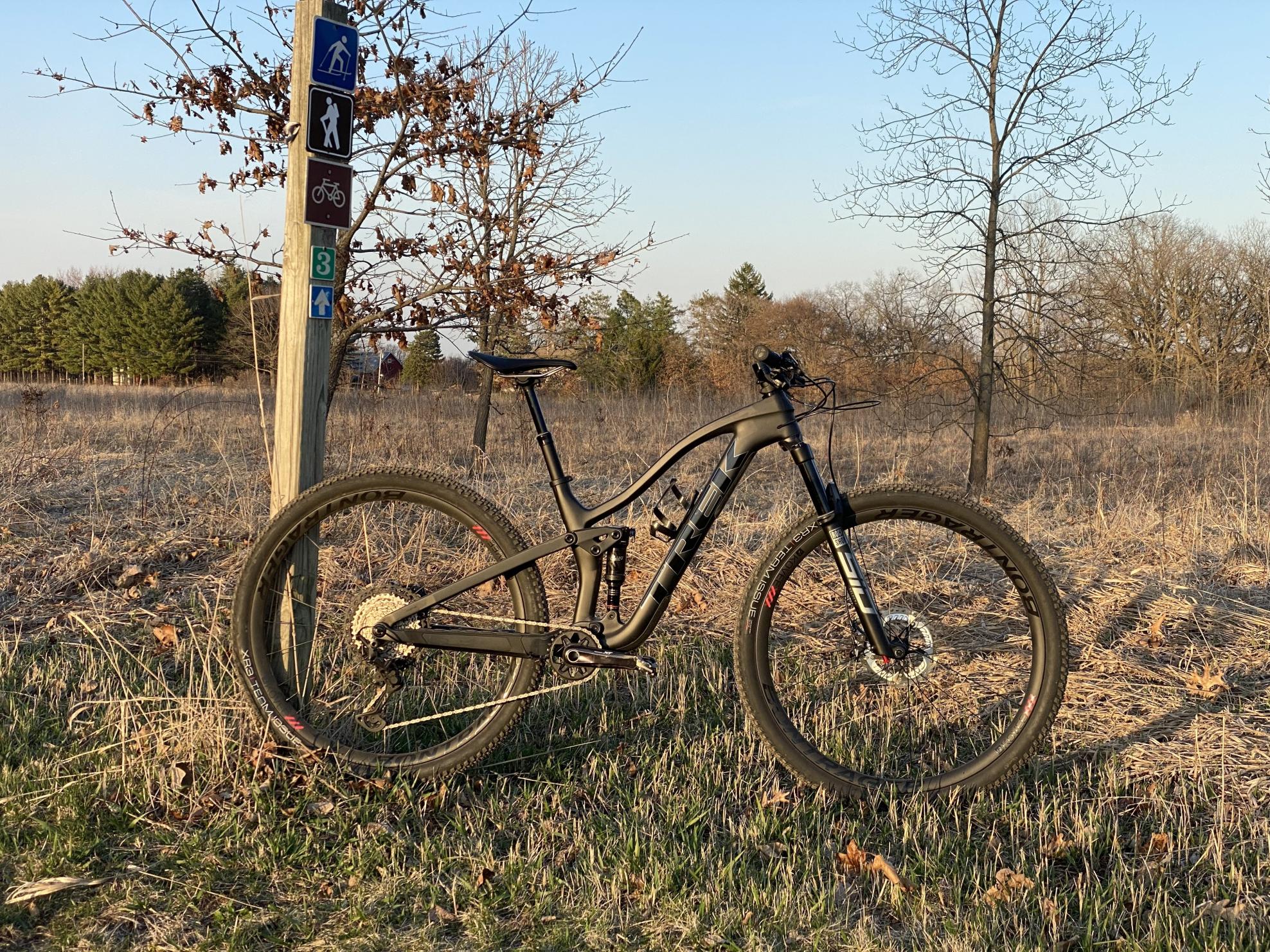 2022 Trek Top Fuel 9.8 XT Black