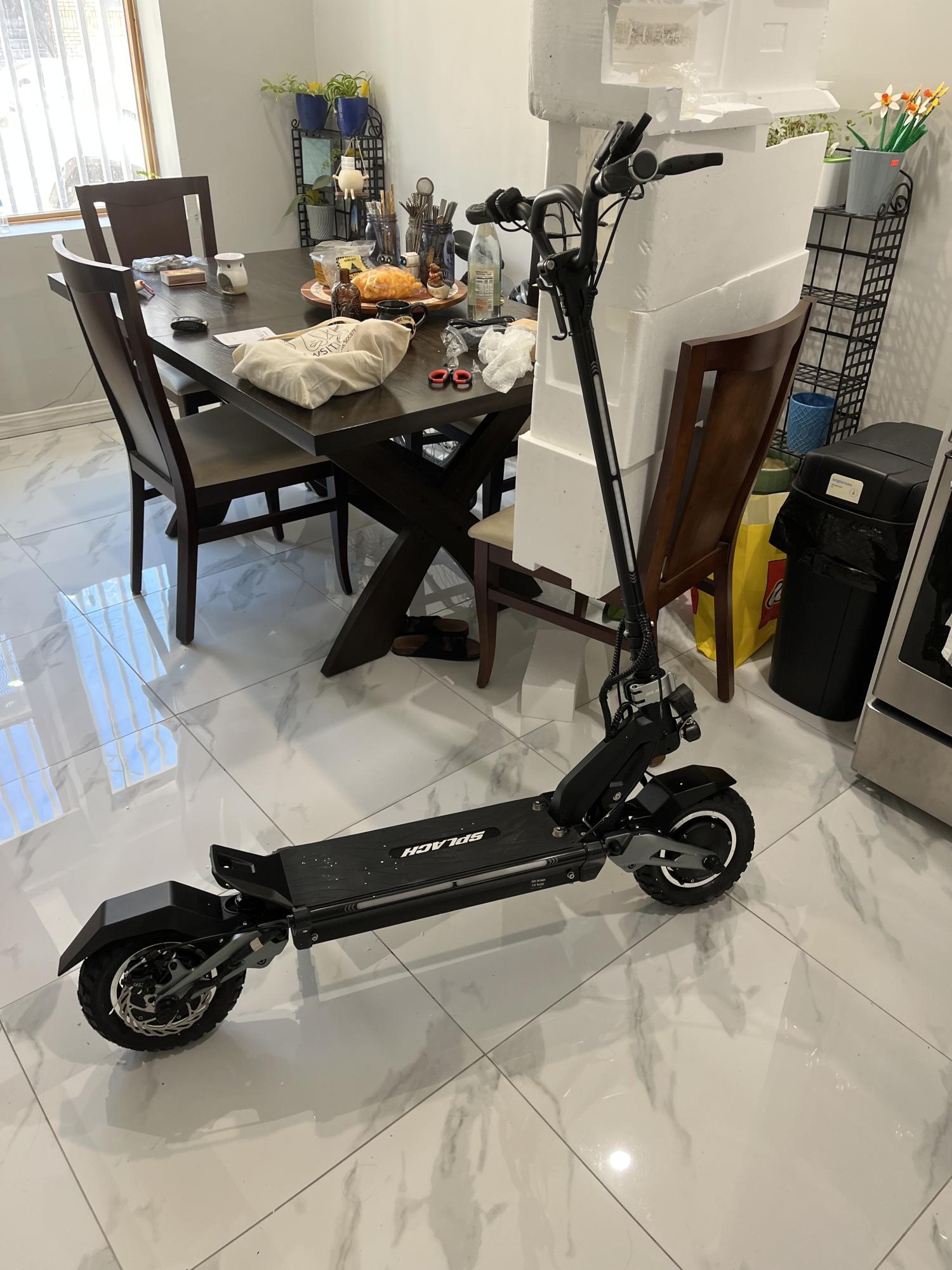 2023 Titan Splach e-scooter Black