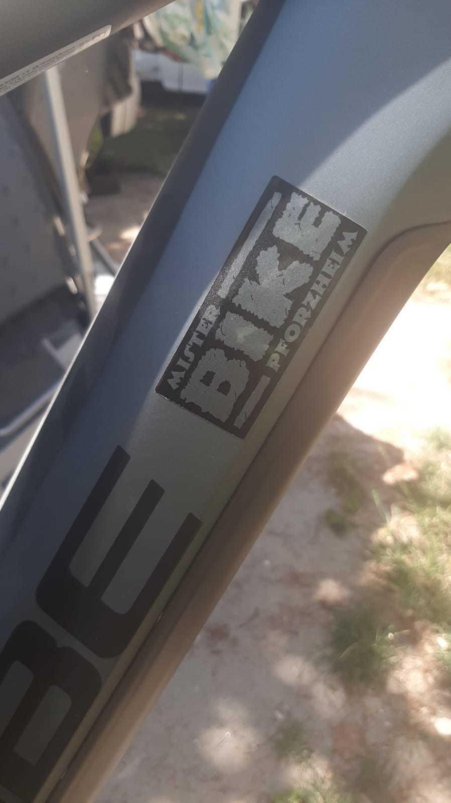 2022 Cube Hybrid Race Easy Entry Silver, gray or bare metal and Black