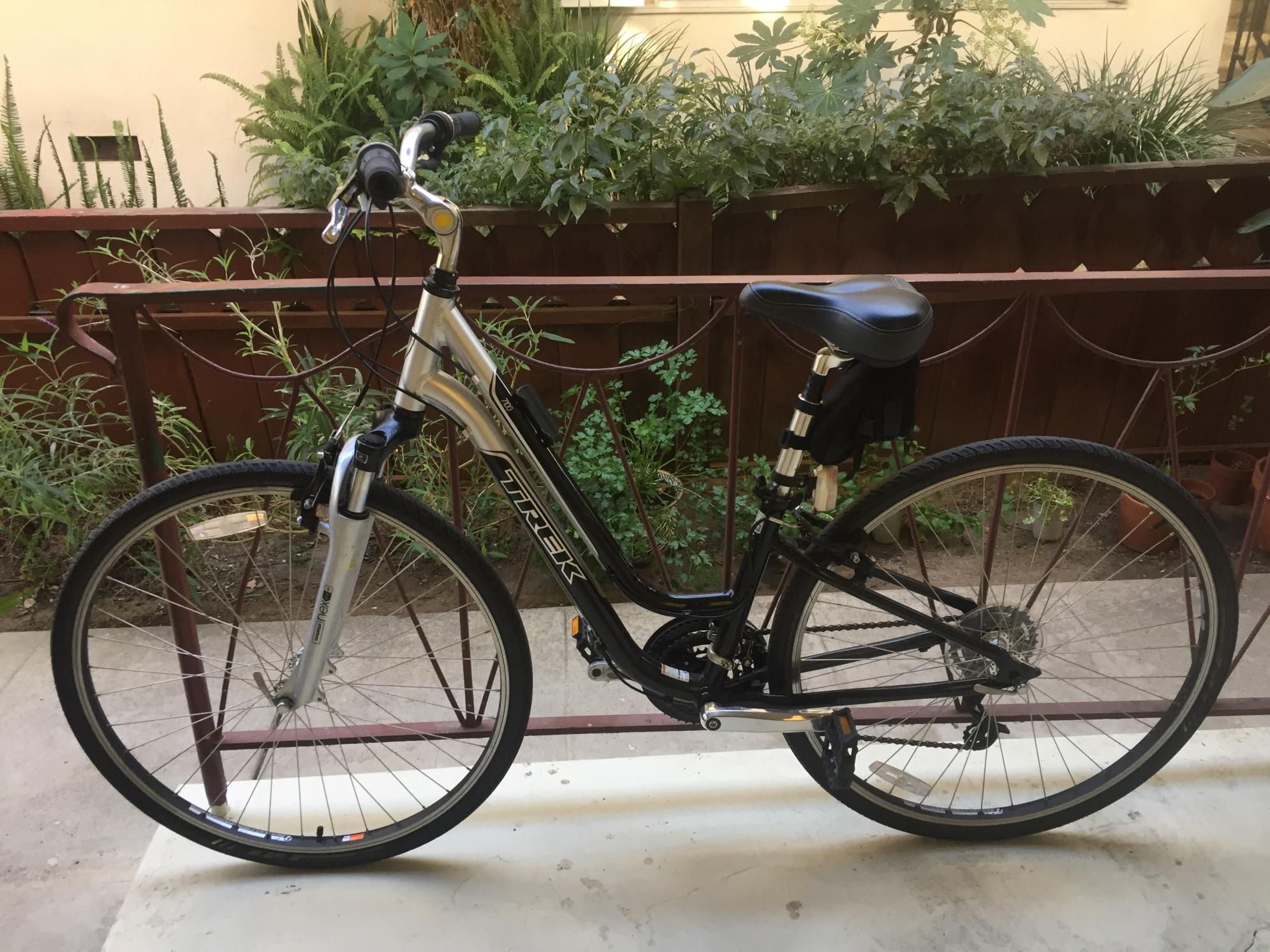 2022 Trek 7100 Black