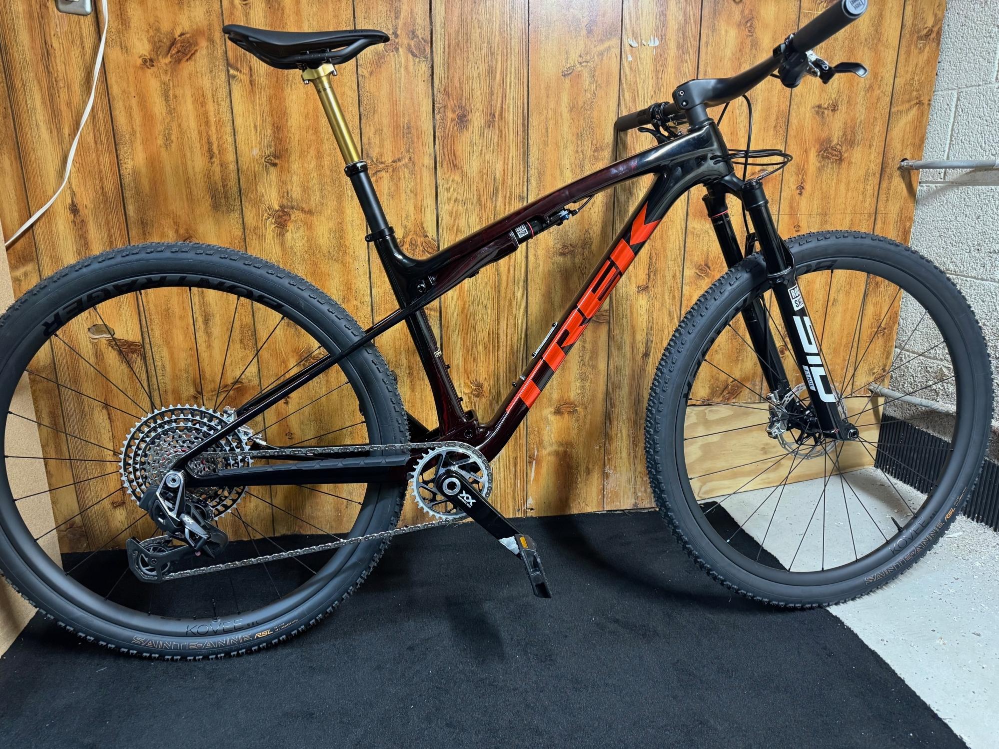 2023 Trek Supercaliber Gen 2 Red