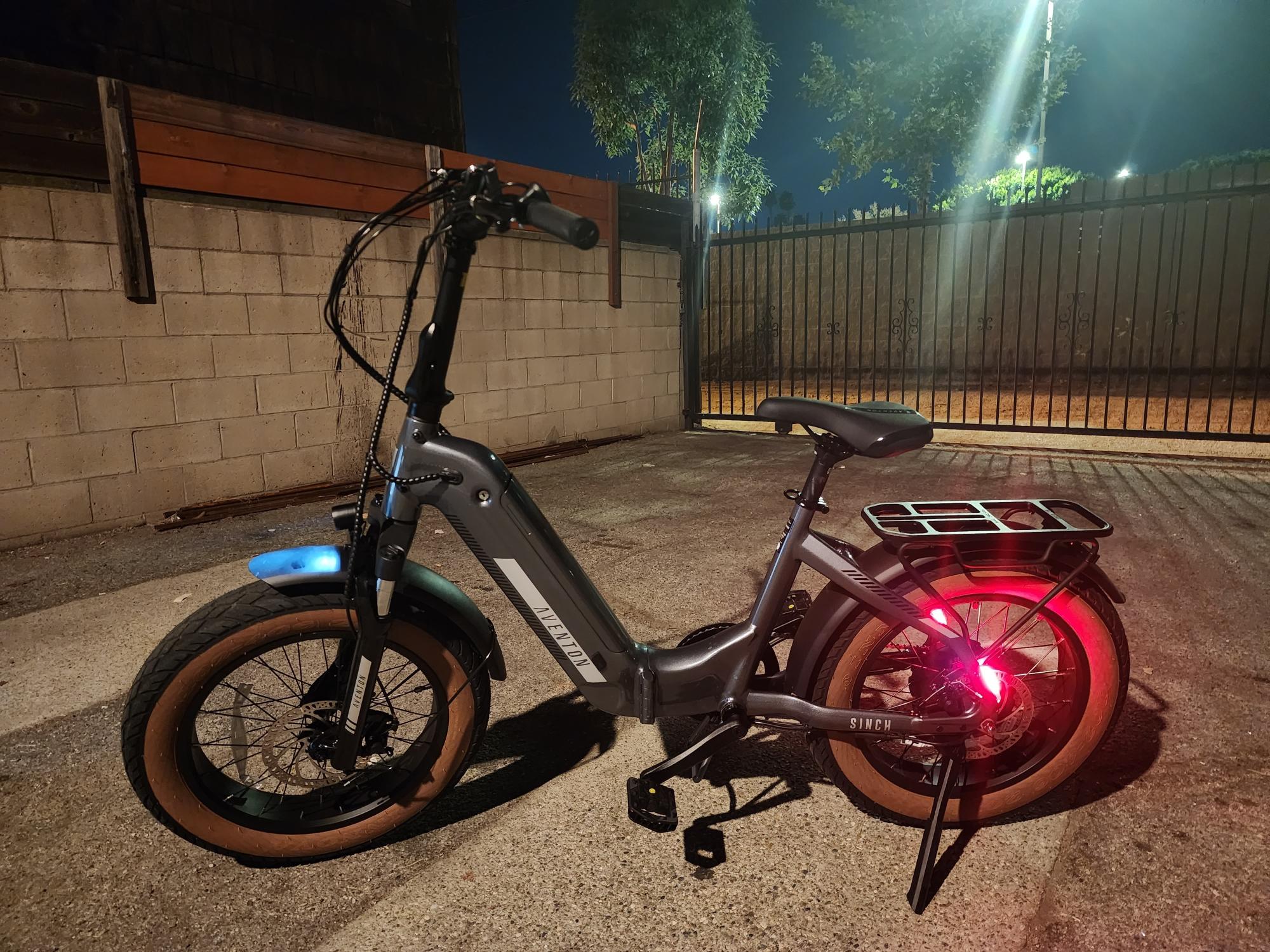 Aventón Sinch.2 Silver, gray or bare metal