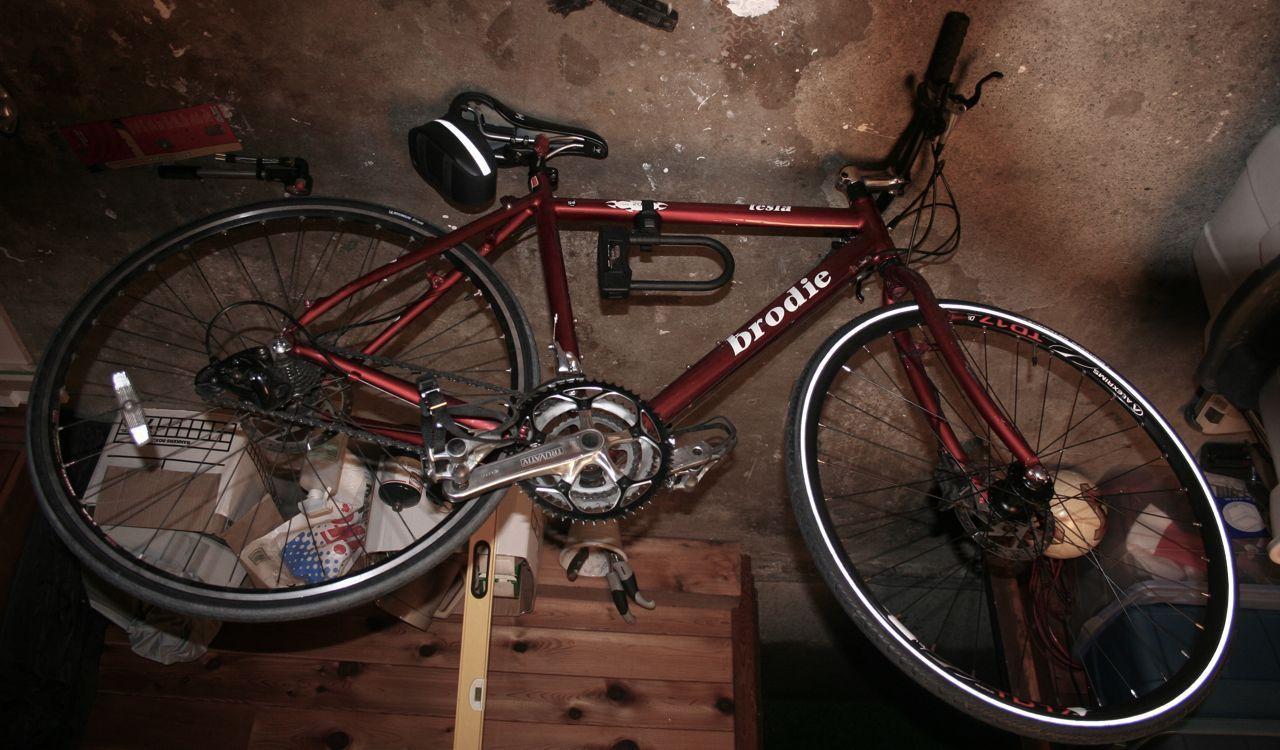 2006 Brodie Tesla  Red