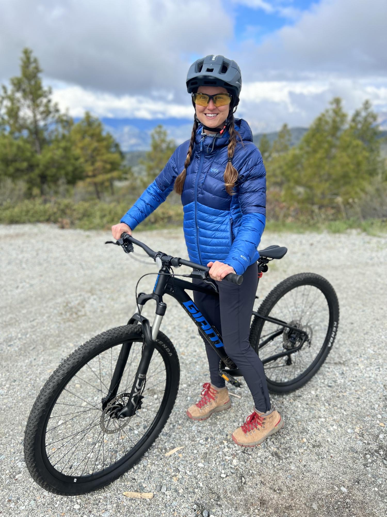 2022 Giant Small Black