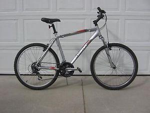 2006 Giant Boulder SE  Black