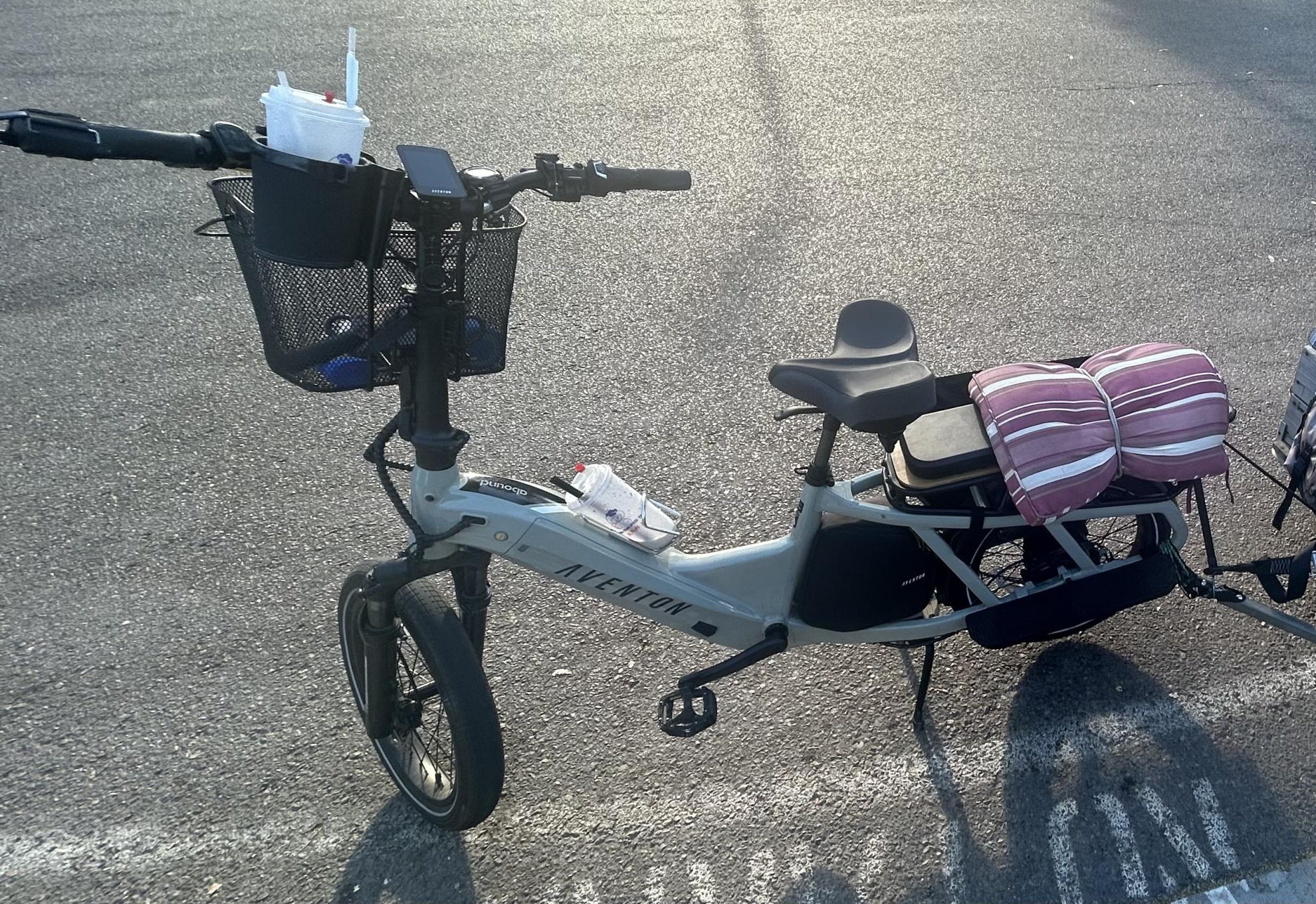 2024 Aventón Abound cargo bike (rear storage) Green