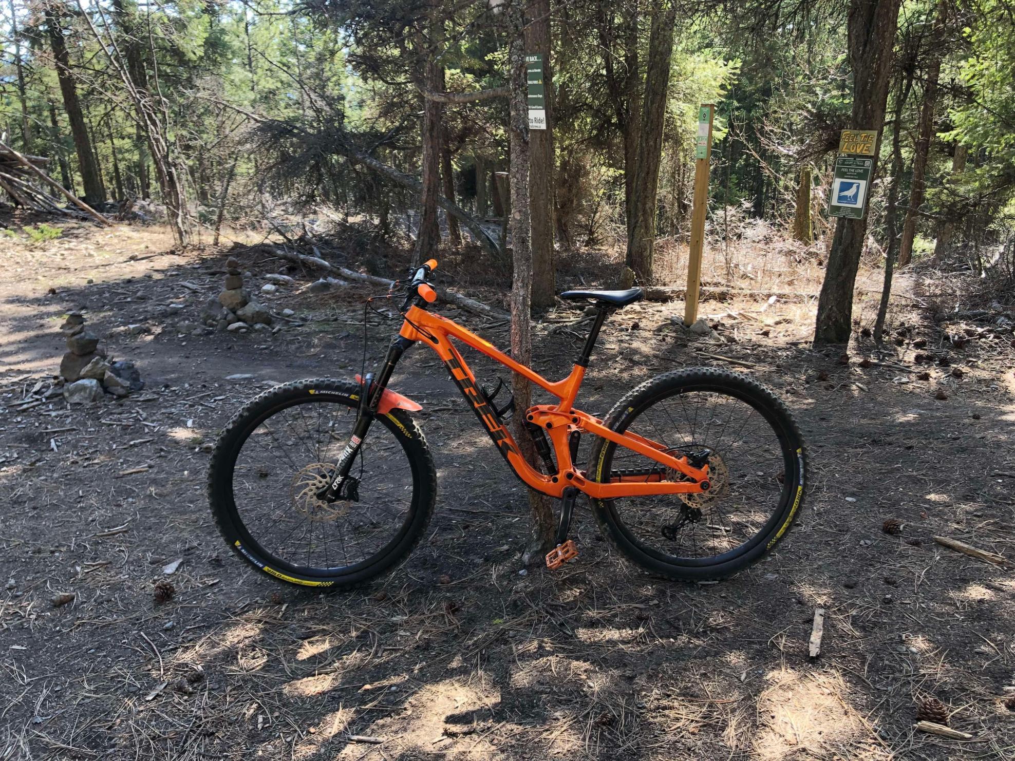 2022 Trek Slash 7 Orange