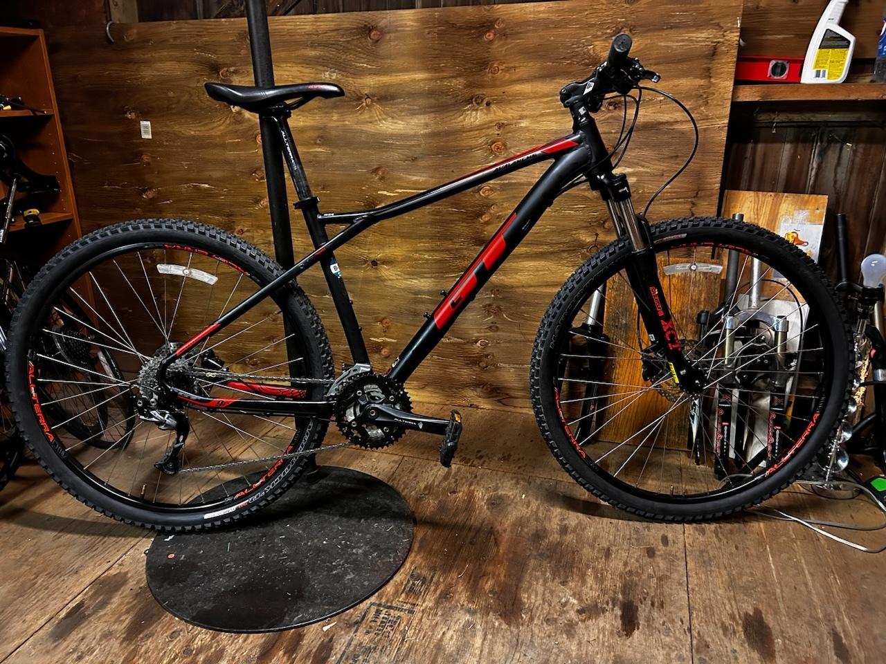 GT Bicycles GT Avalanche Black and Red
