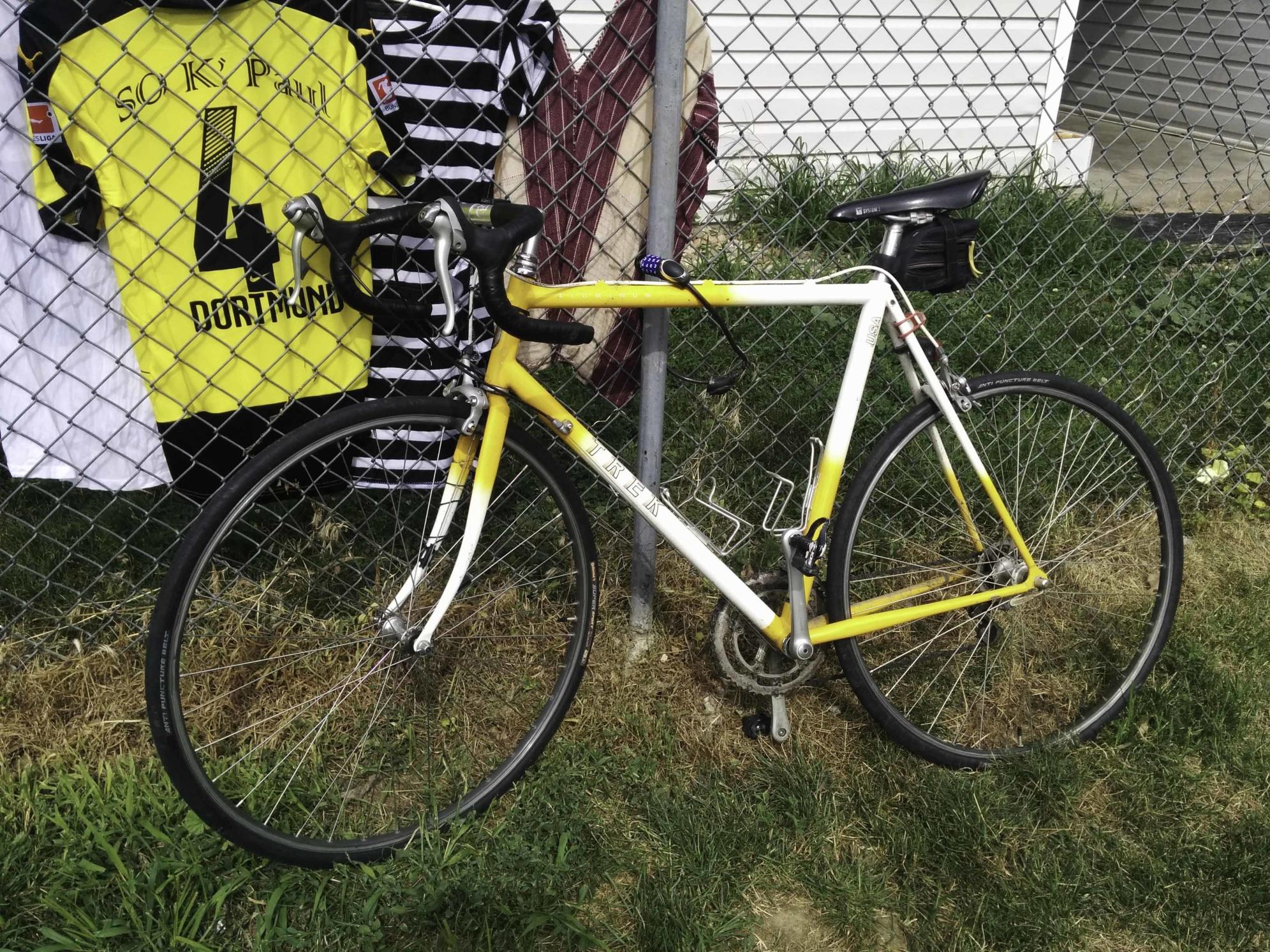 1986 Trek either 560 pro or Trek 1000 Yellow or Gold and White