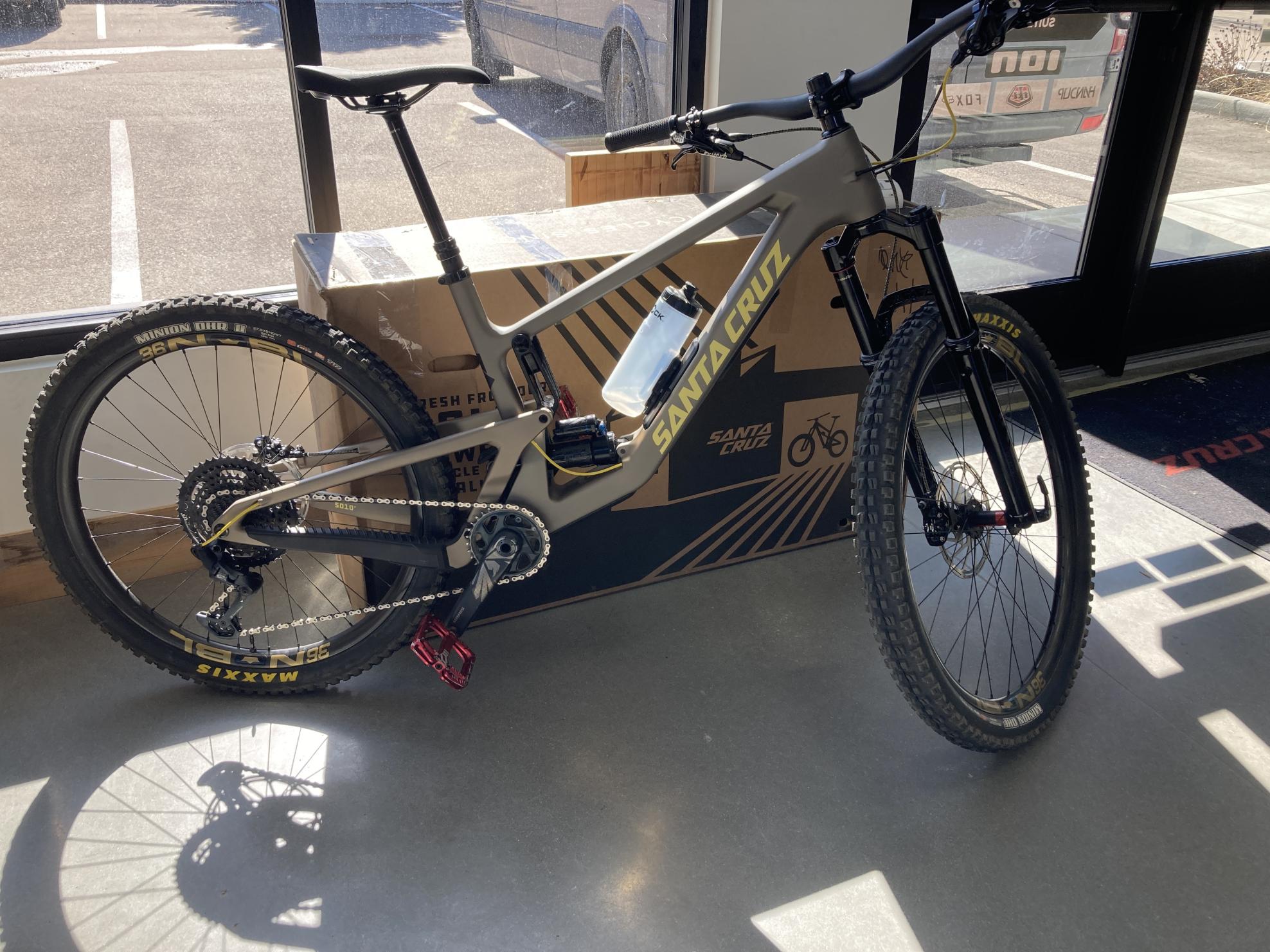 2023 Santa Cruz 5010 Silver, gray or bare metal