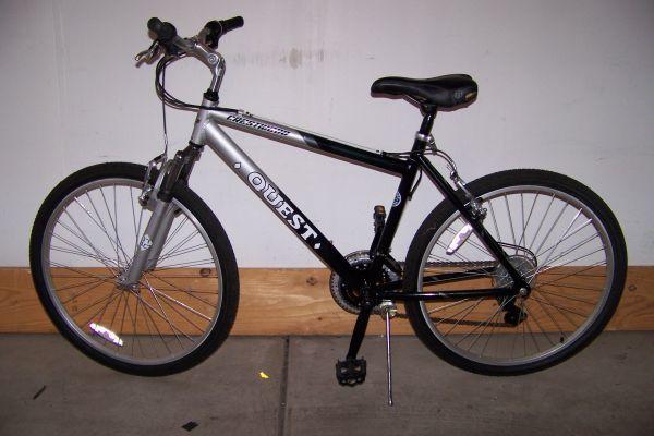 2006 Quest crestwood Silver or Gray and Black