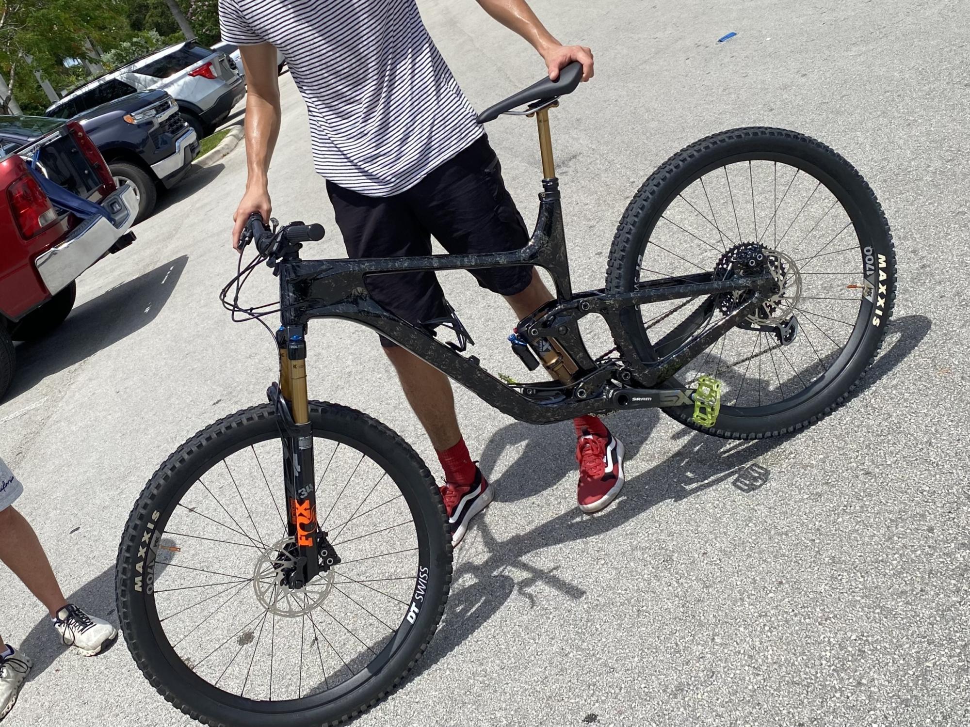 2022 Giant Trance XL Black and Silver, gray or bare metal