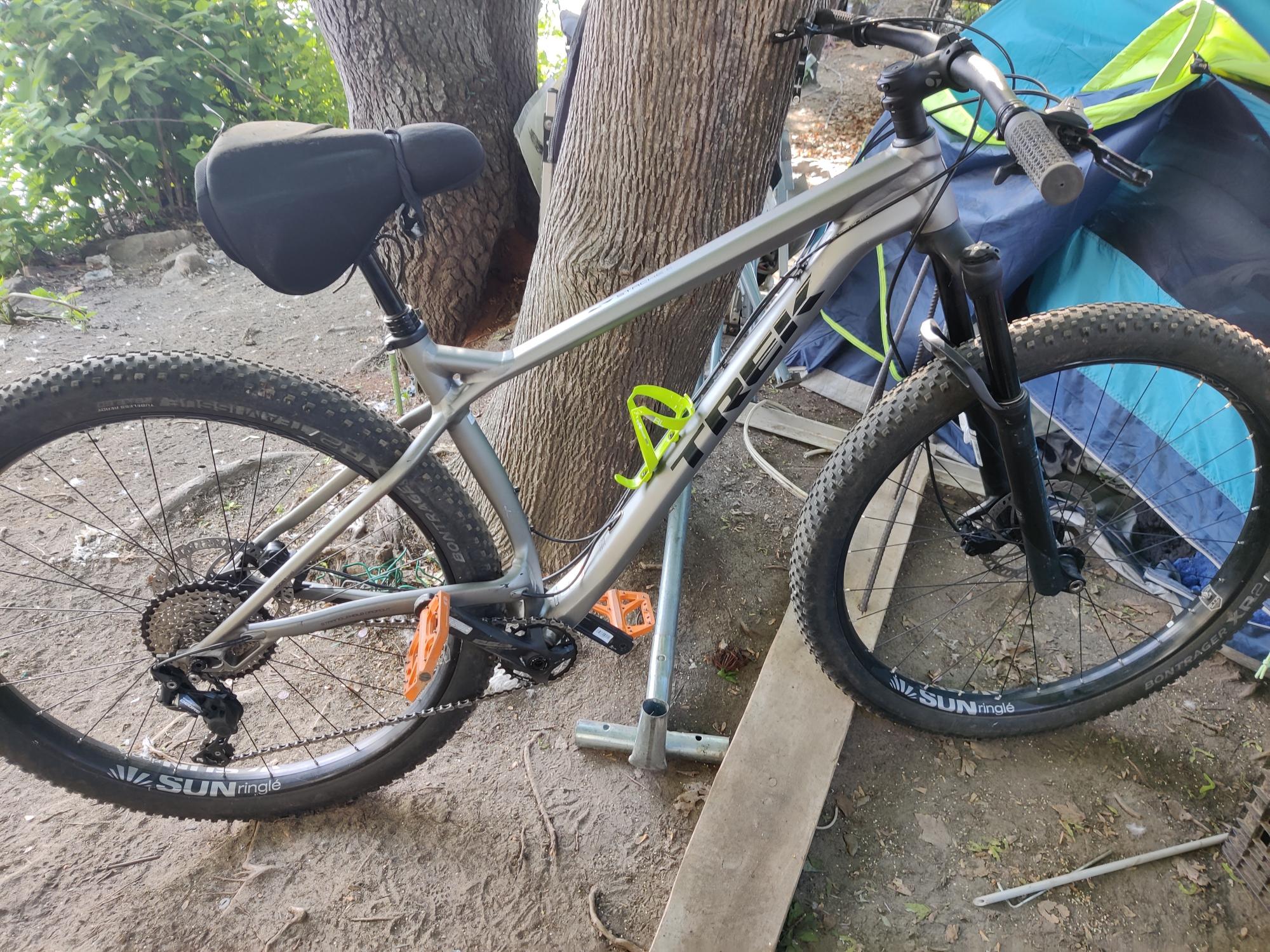 2022 Trek staches 5 Silver, gray or bare metal