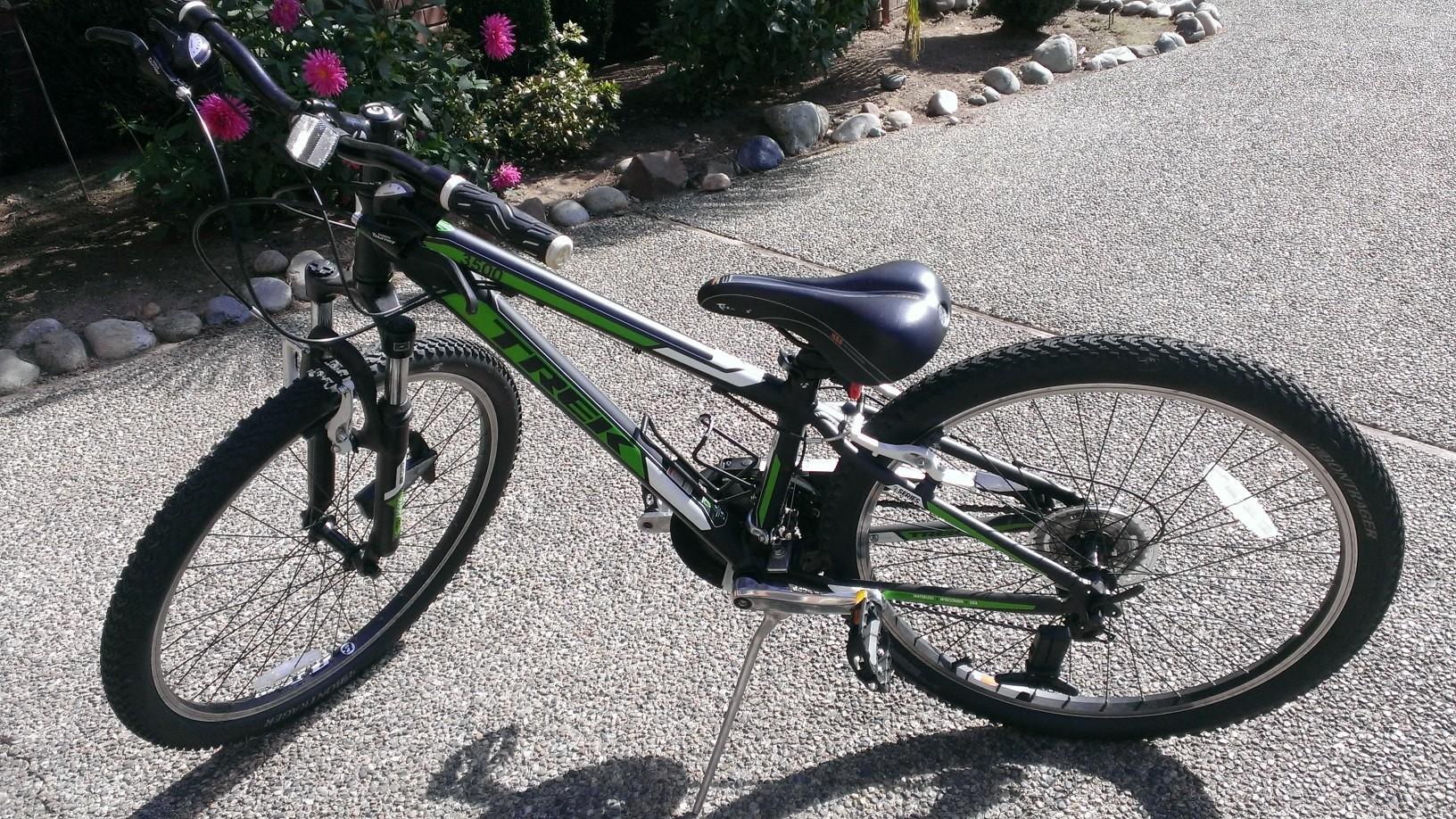 2011 Trek 3500 Black and Green