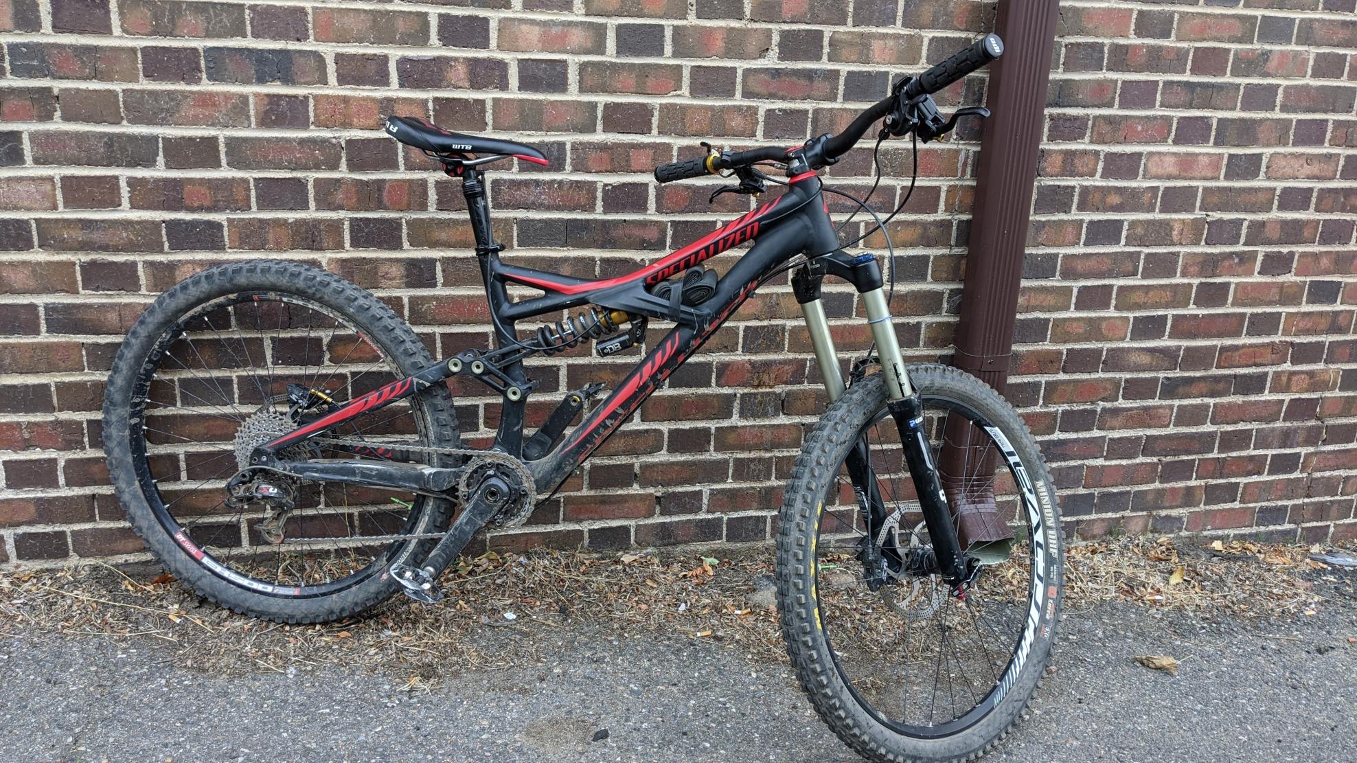 2012 Specialized Enduro EVO Black and Red