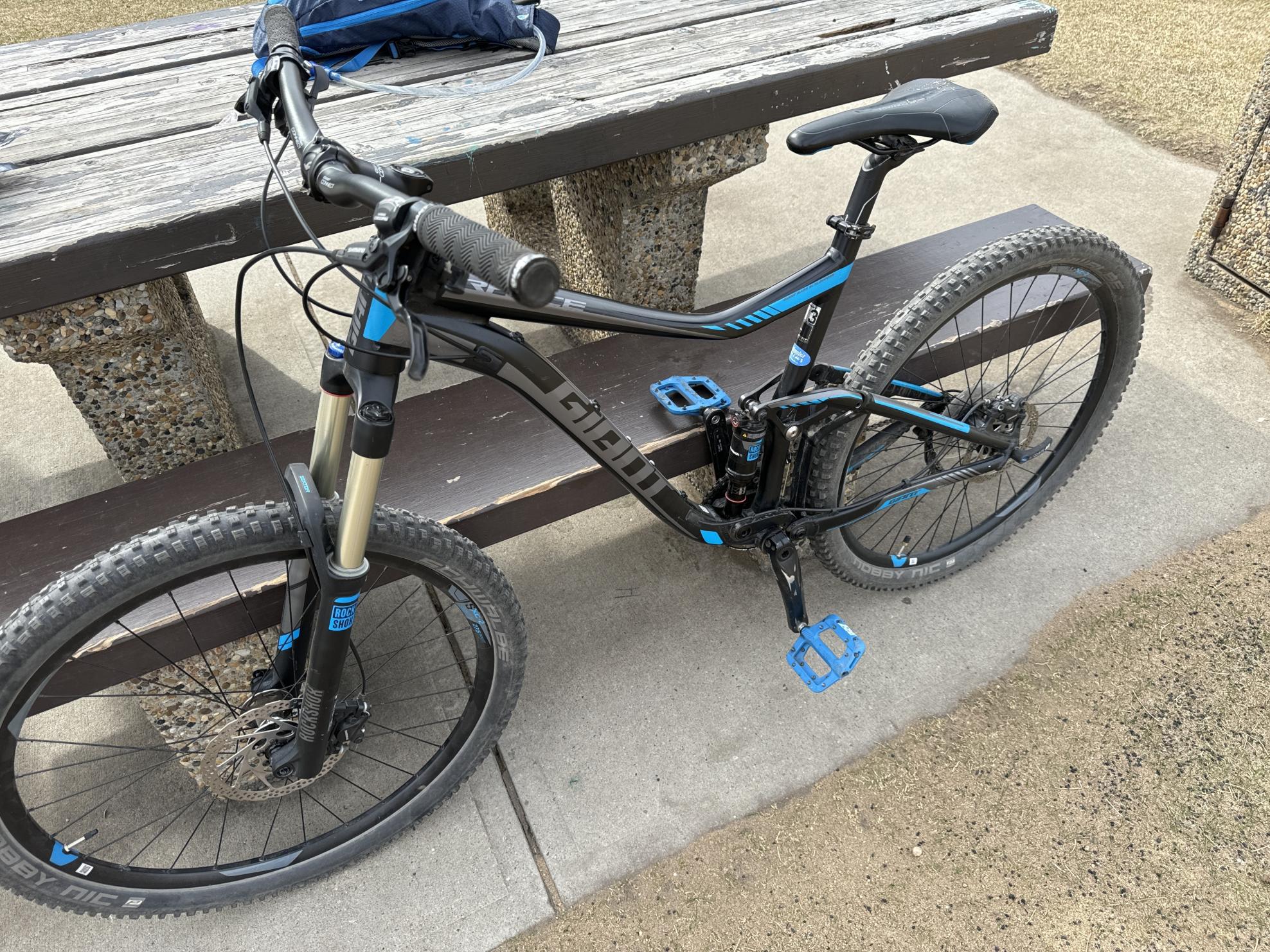 2015 Giant Giant aluux SL fluidform Black and Blue