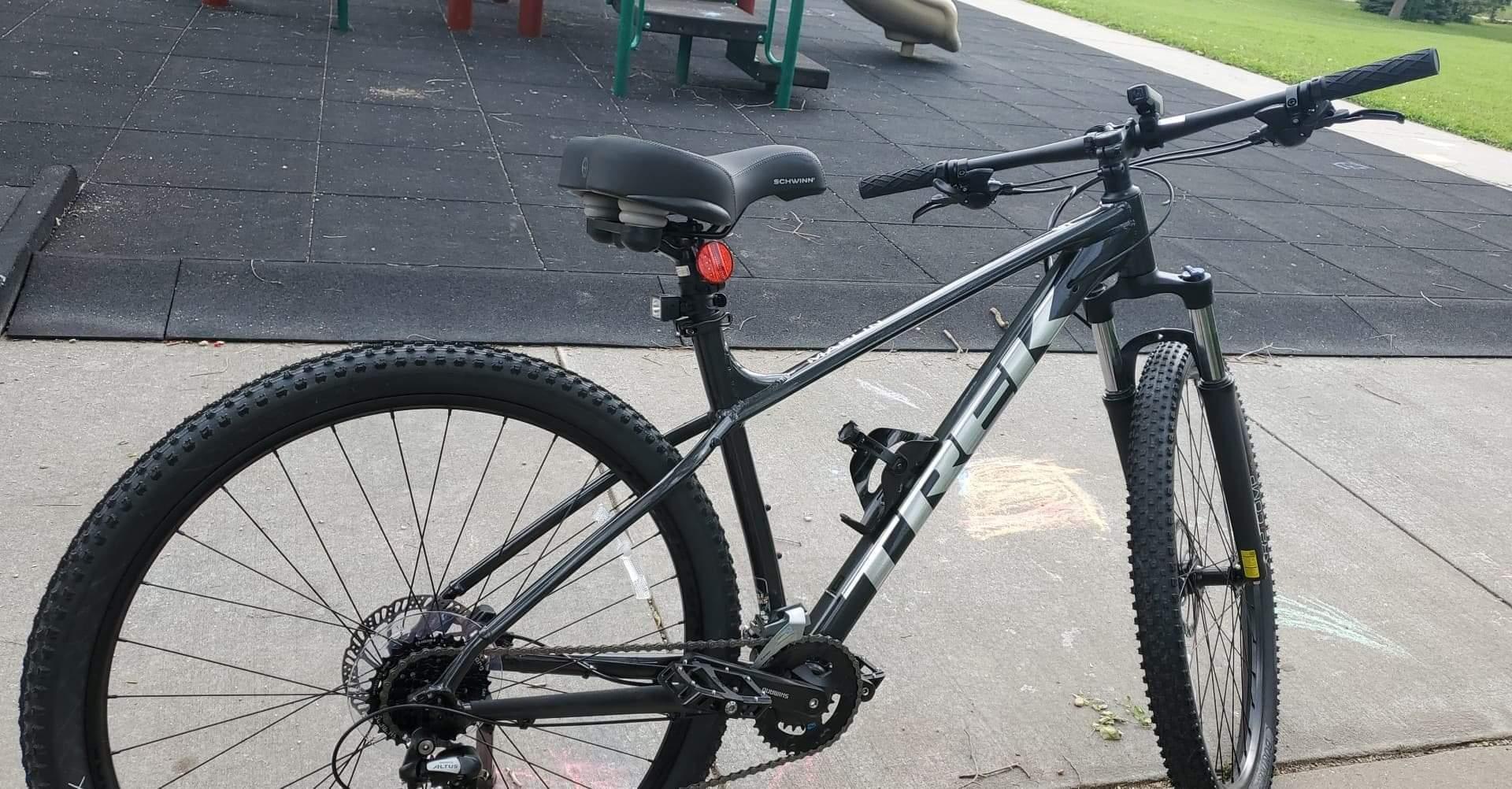 2022 Trek Marlin 5 Silver, gray or bare metal