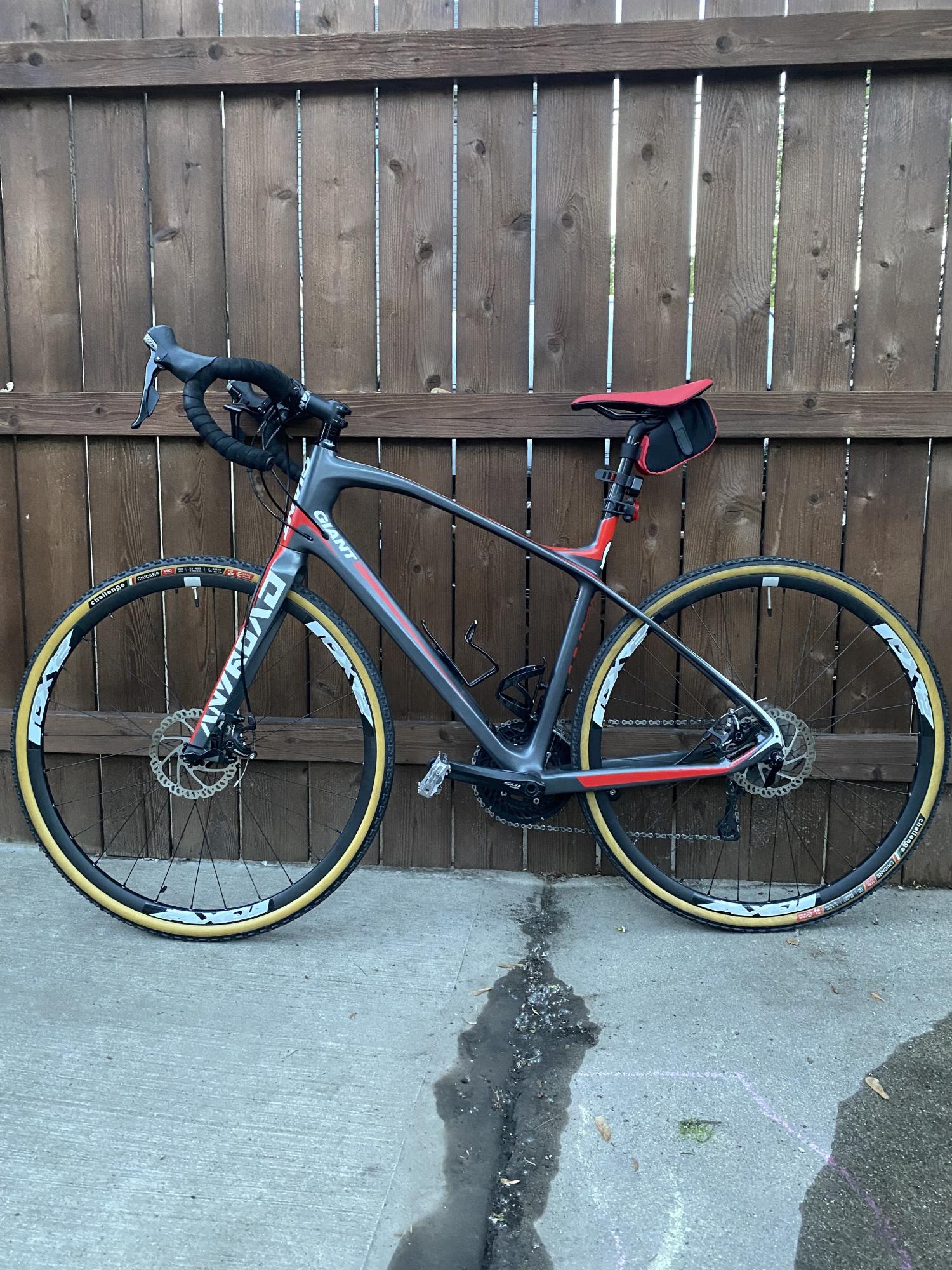 2016 Giant Anyroad CoMAX Red and Black