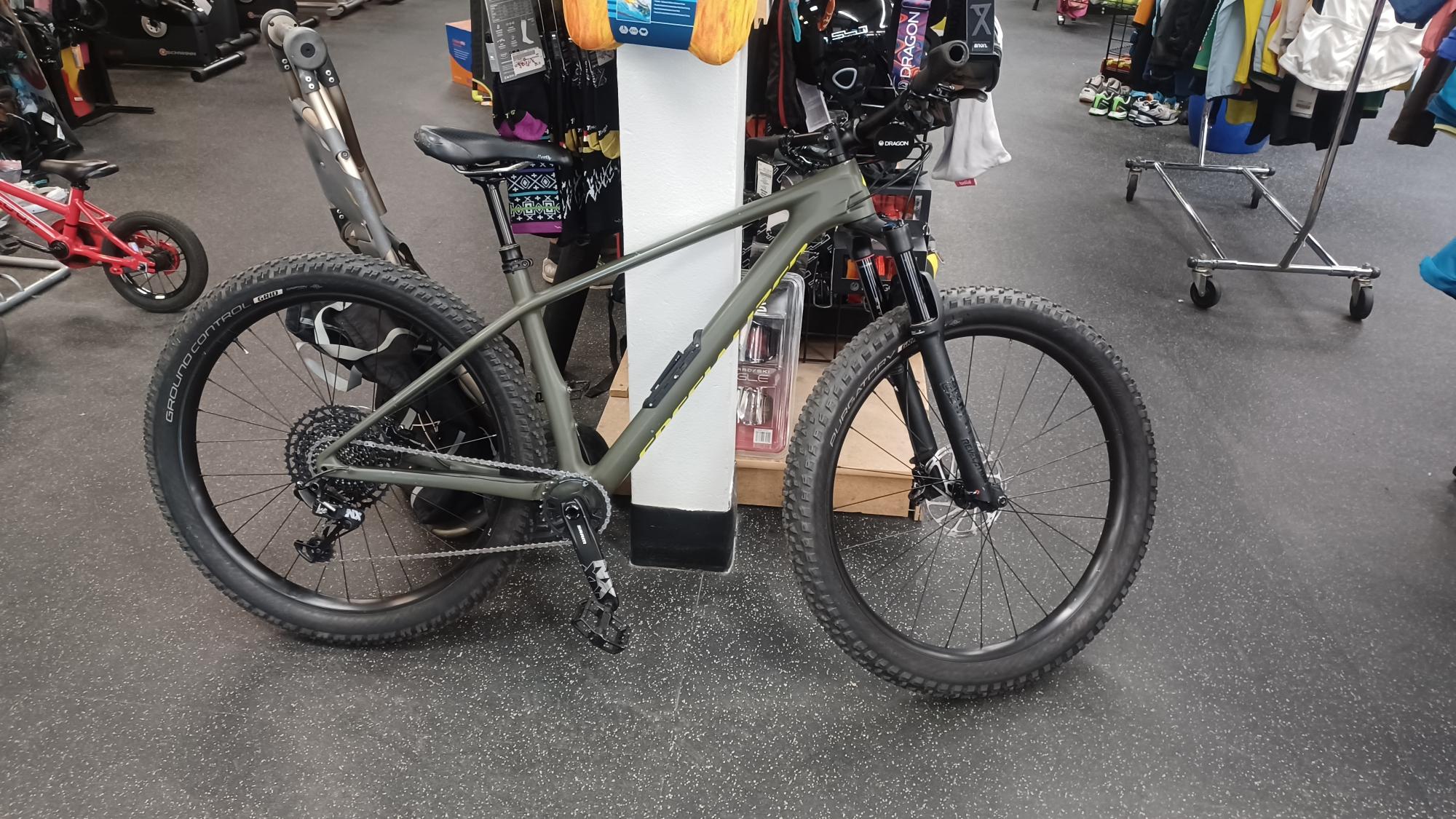 2018 Specialized carbon Fiber Green and Yellow or Gold