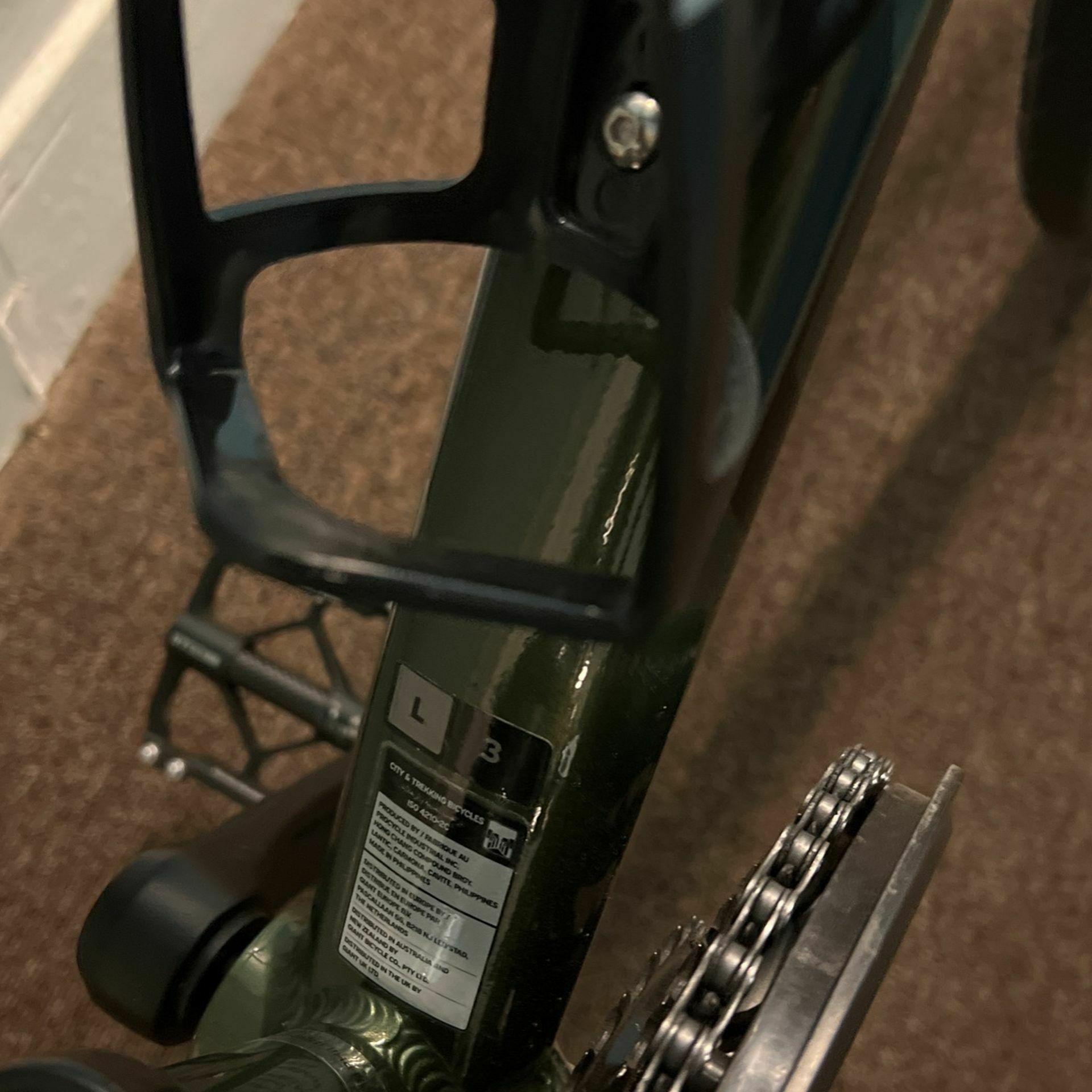 2022 Giant Escape 3 (L) Green and Black