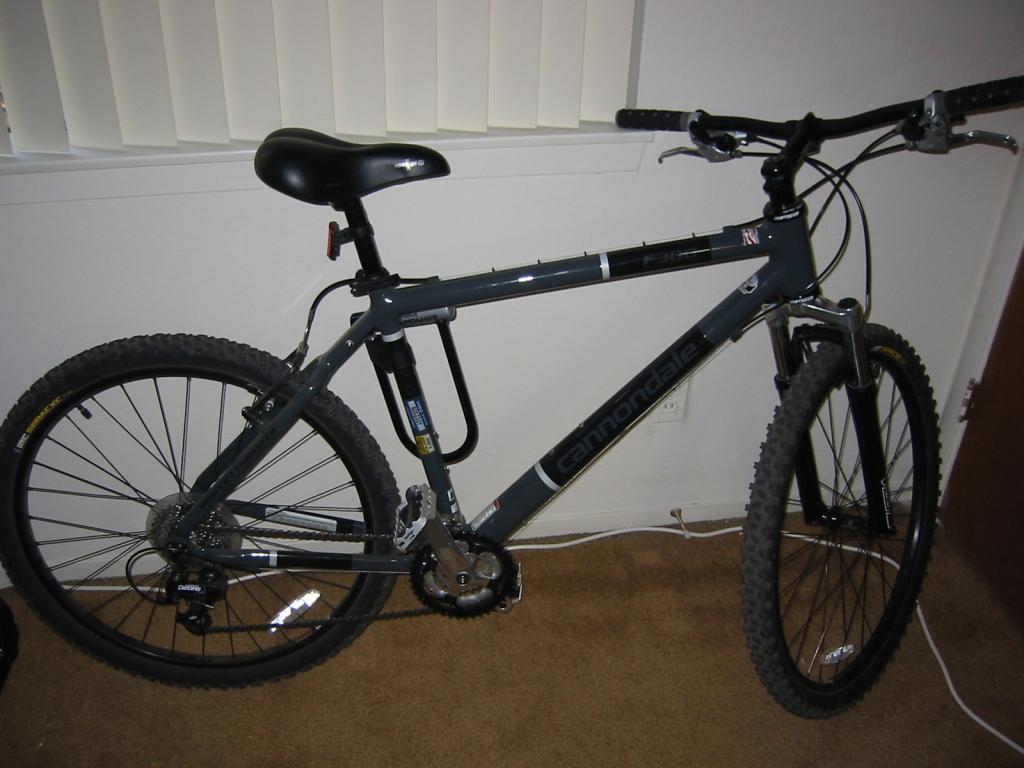 2004 Cannondale F300  Black