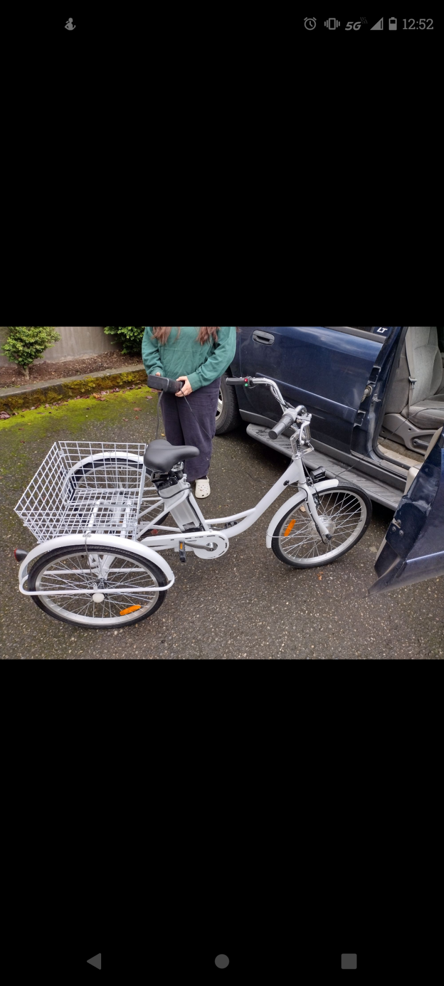 2023 Amazon tricycle White and Black