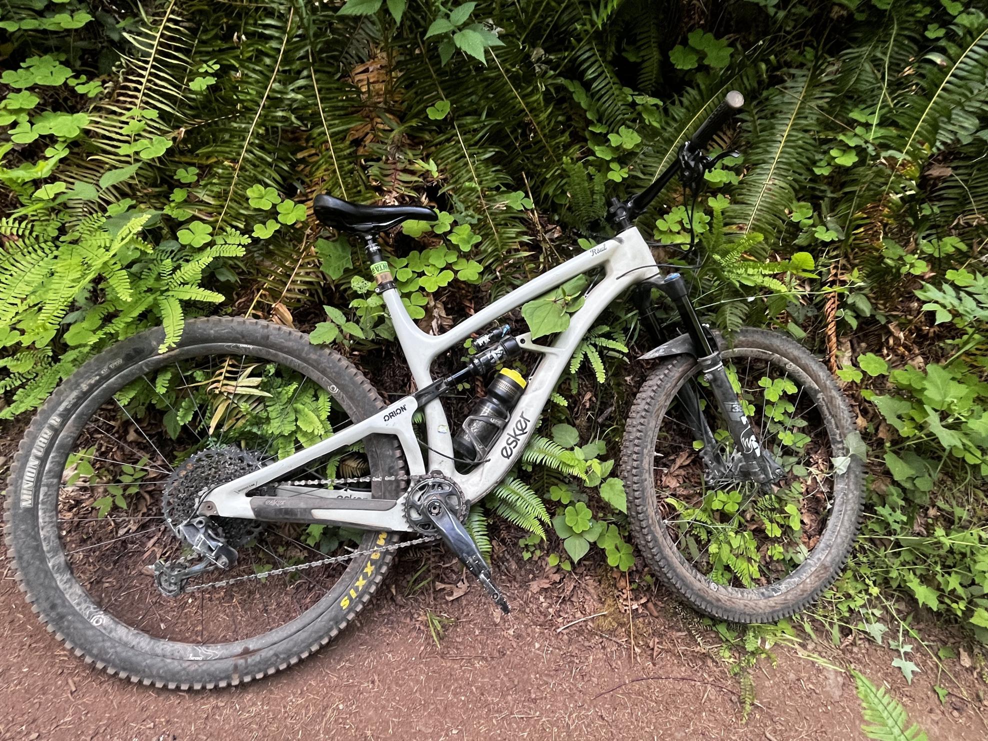 2022 Esker Rowl White