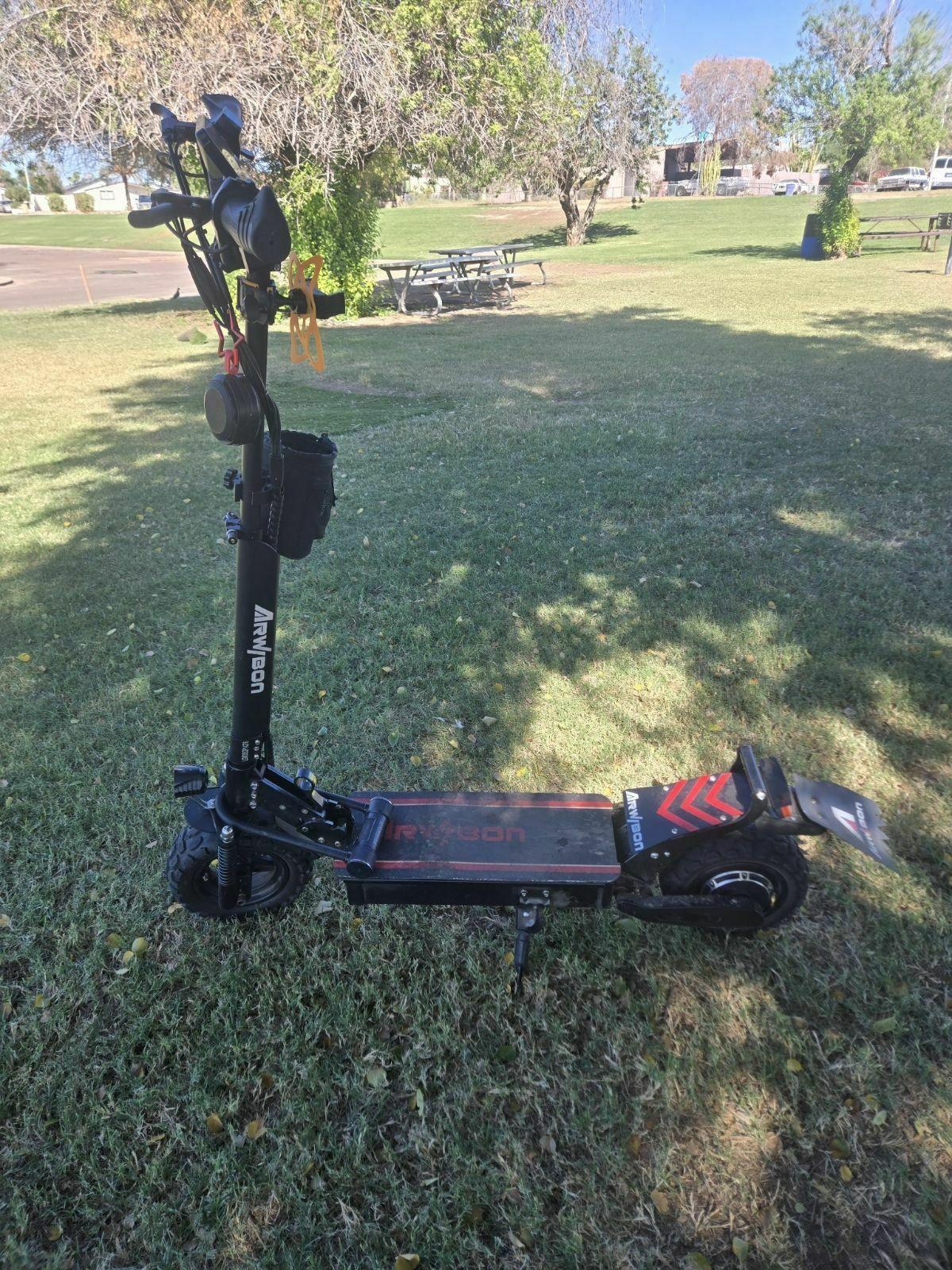 2025 Arw/Bon Q30 e-scooter Black and Red