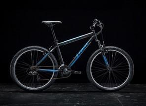 2018 Trek 820 16” Black and Blue