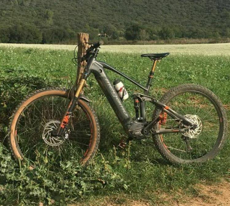 2023 MEGAMO S8625-1 Black y Orange