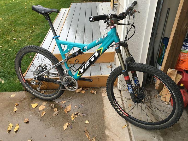 2006 Yeti 575 Blue and Black