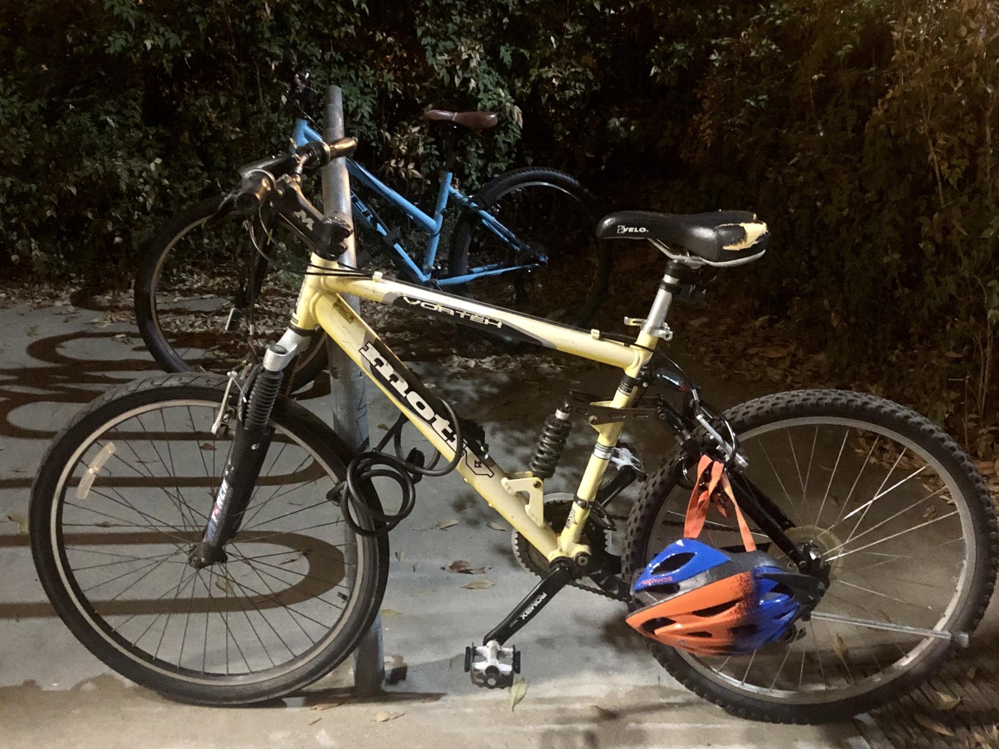 1994 Motiv Vortex Yellow or Gold and Black