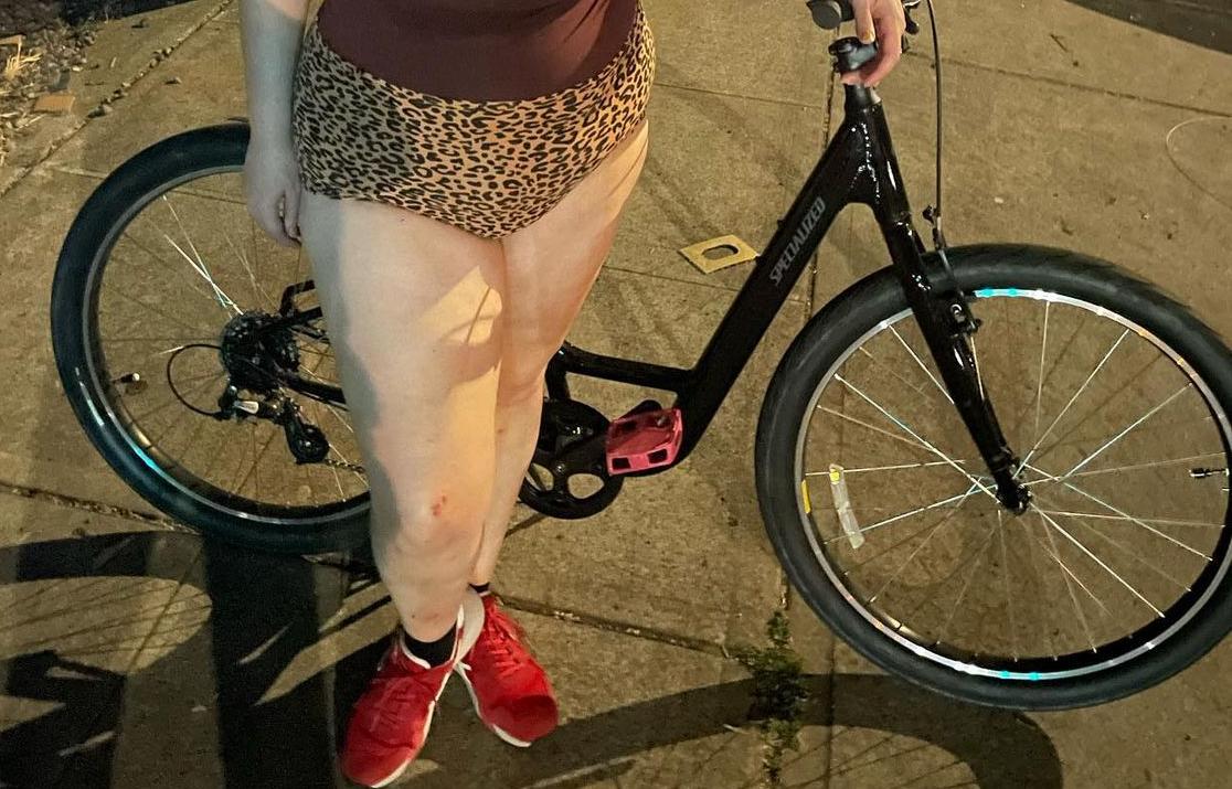 2021 Specialized All black, Low Entry 