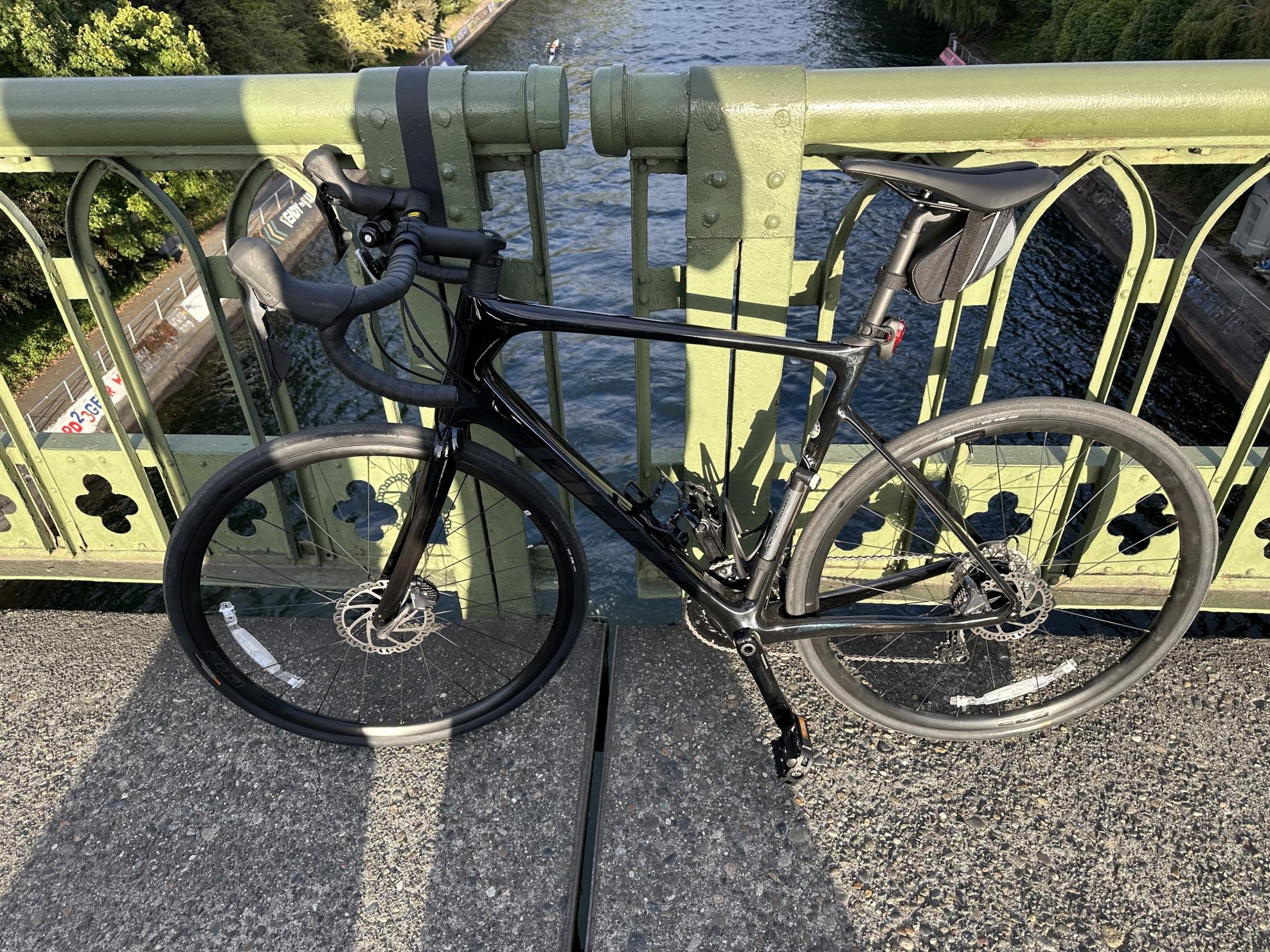 2023 Giant Defy Black