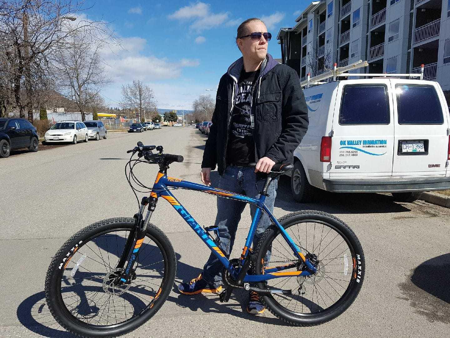 2016 Giant Talon Blue and Orange