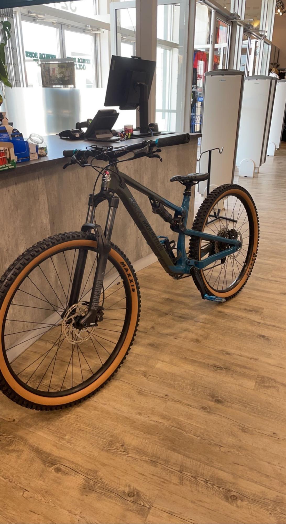 2022 Rocky Mountain Bicycles Double suspension Blue and Green