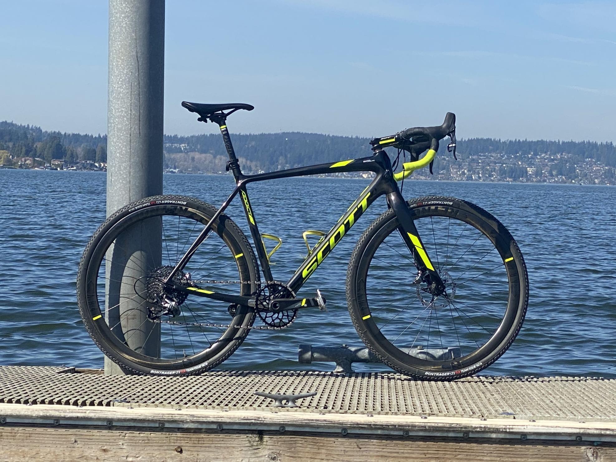 2017 SCOTT Addict CX10 Black and Yellow or Gold