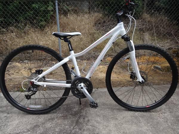 2013 Giant Rove 2  White