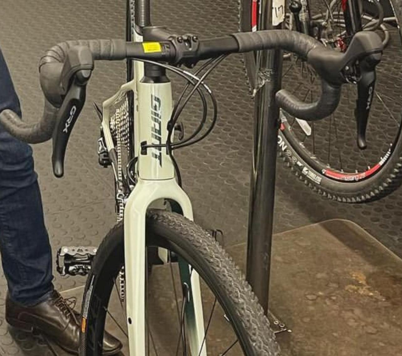 2021 Giant Revolt Advanced 2M Desert Sage Green