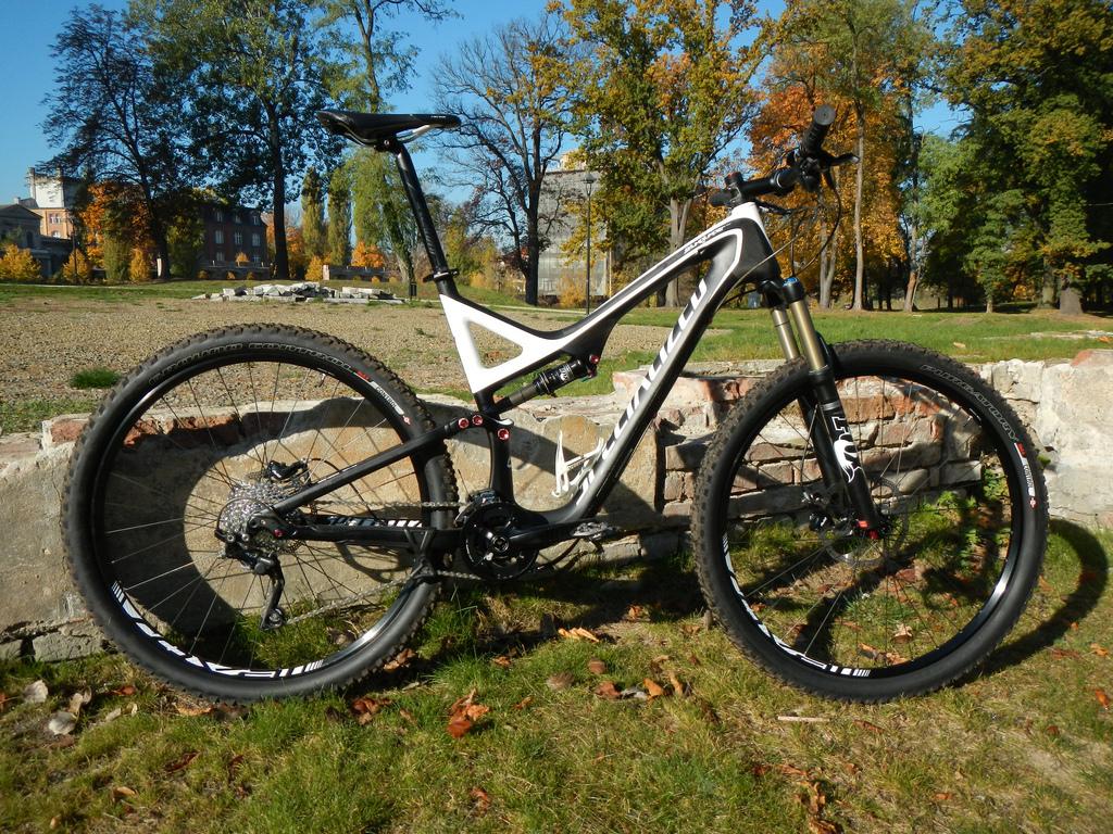 2013 Specialized Stumpjumper Comp Carbon 29 Black and White