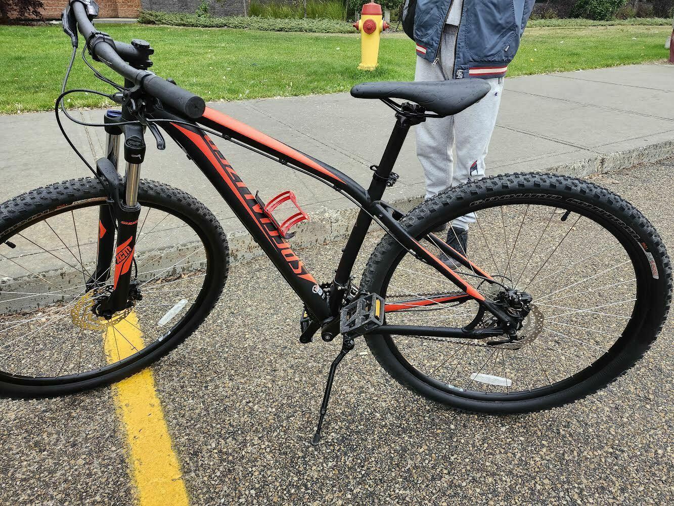 2017 Specialized Rockhopper sport 29 Black and Red