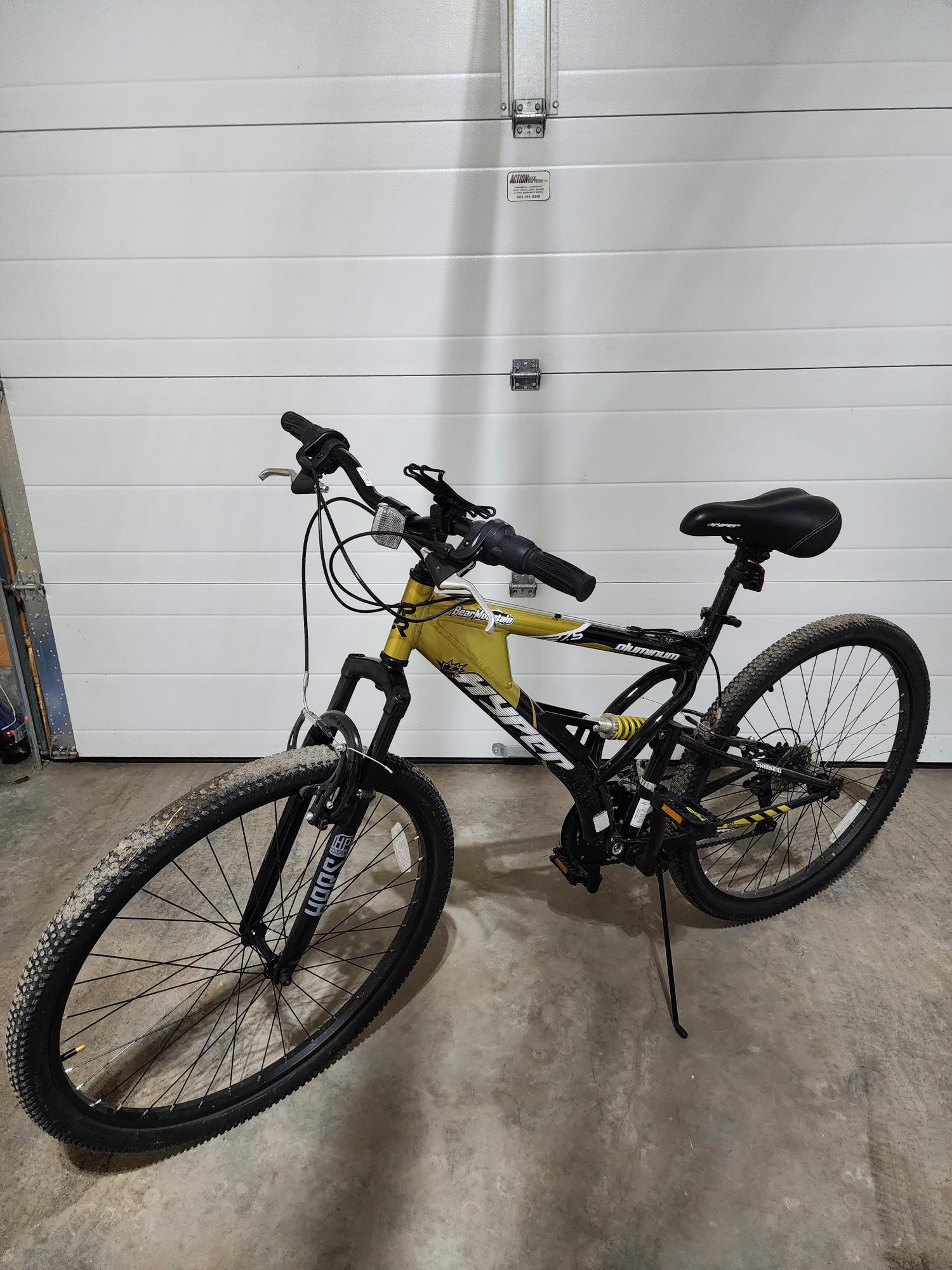 2023 Hyper 27.5 Black and Yellow or Gold